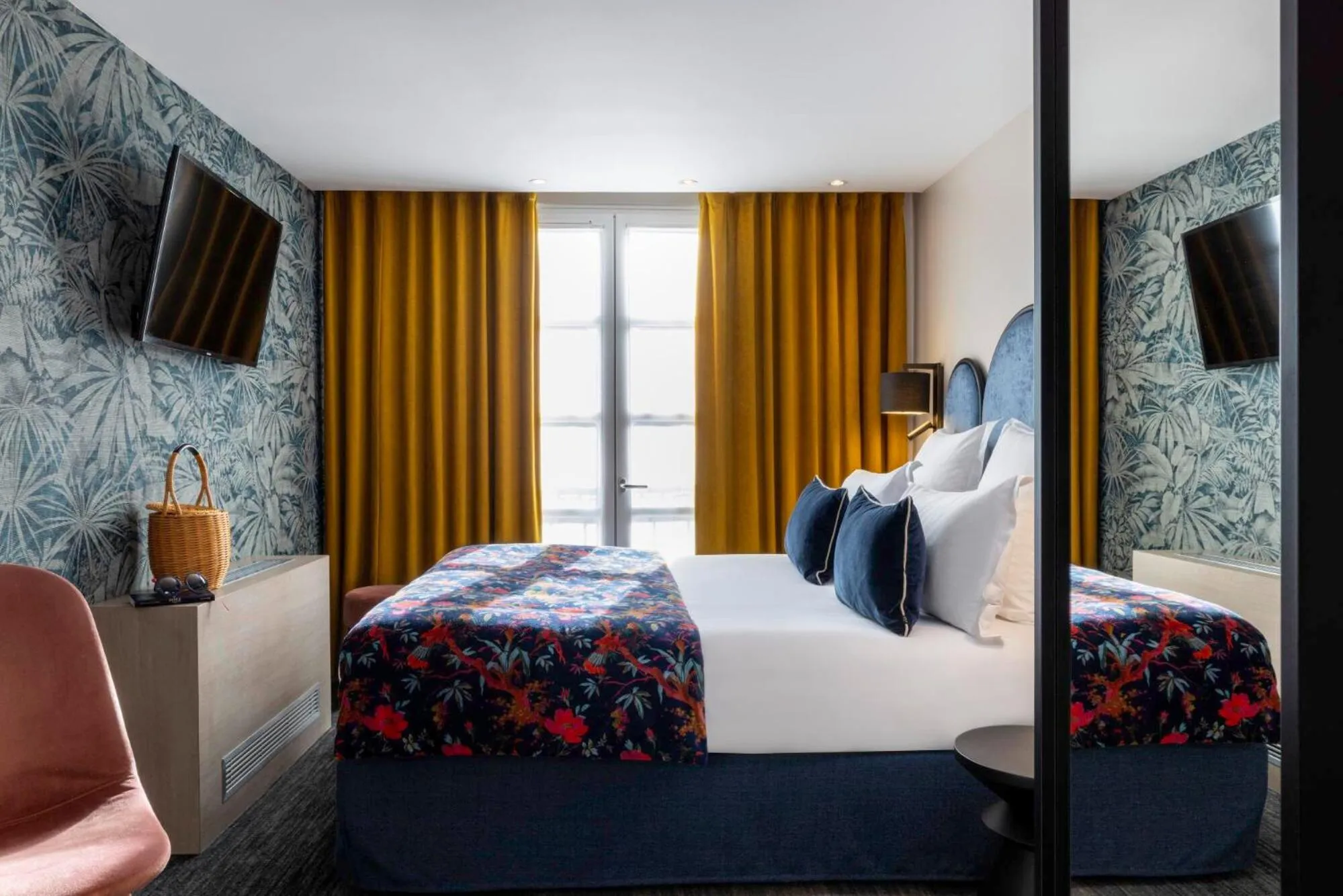 Bed in Hôtel Maxim Opéra