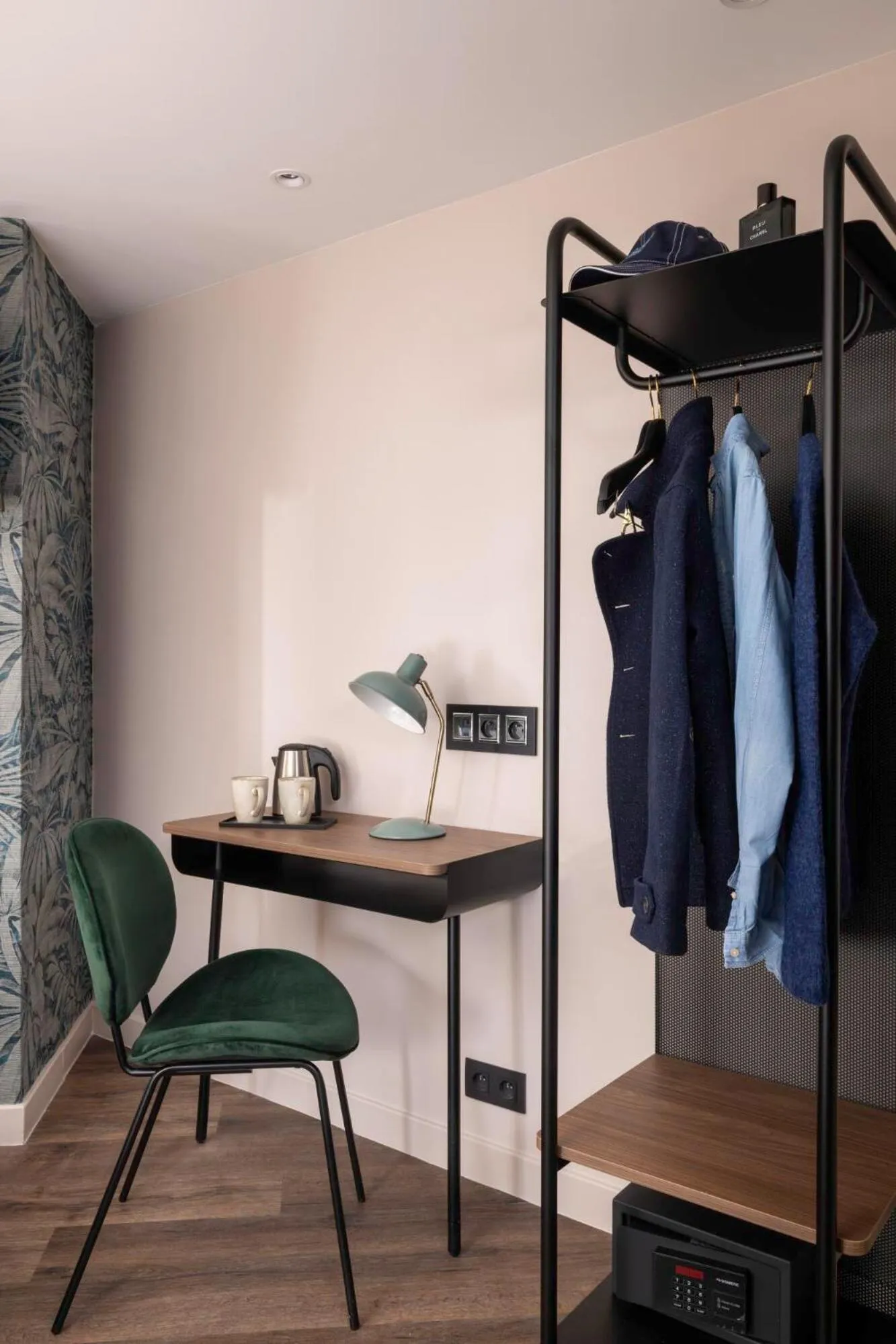 wardrobe in Hôtel Maxim Opéra