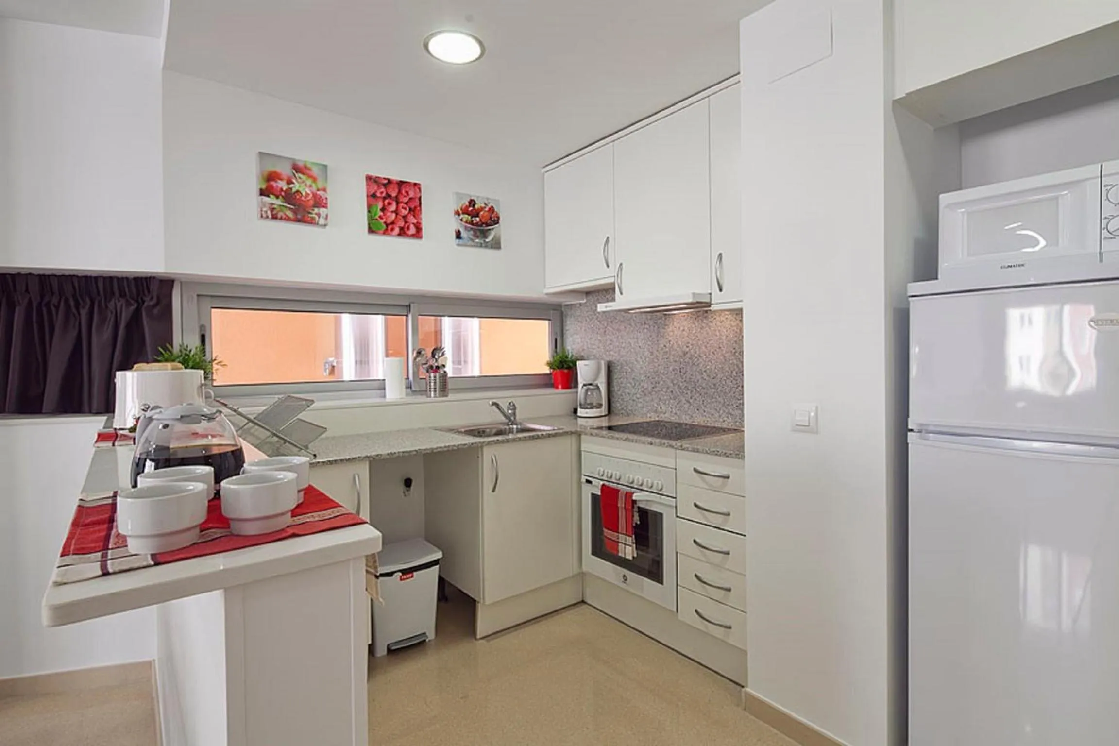 Kitchen or kitchenette in Charmsuites Paralel