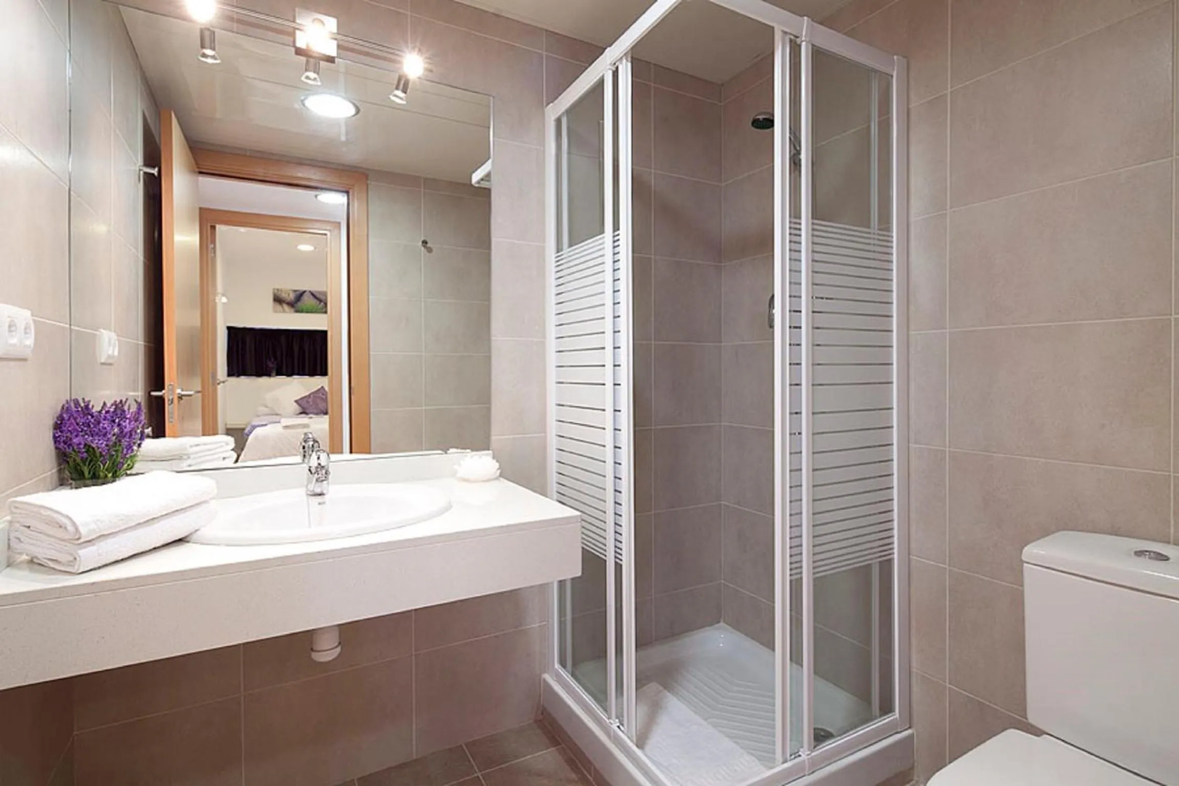 Shower in Charmsuites Paralel