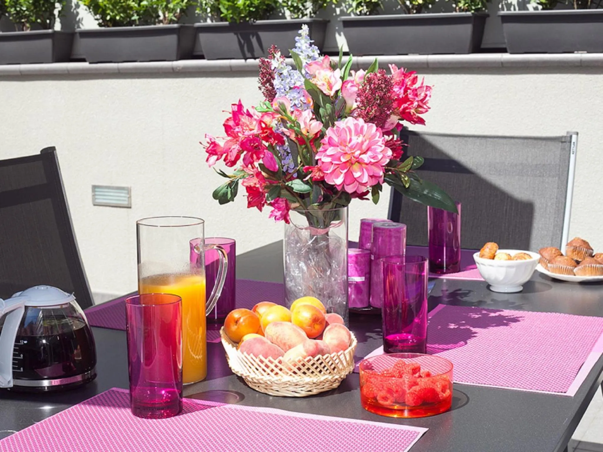 Food and drinks in Charmsuites Paralel