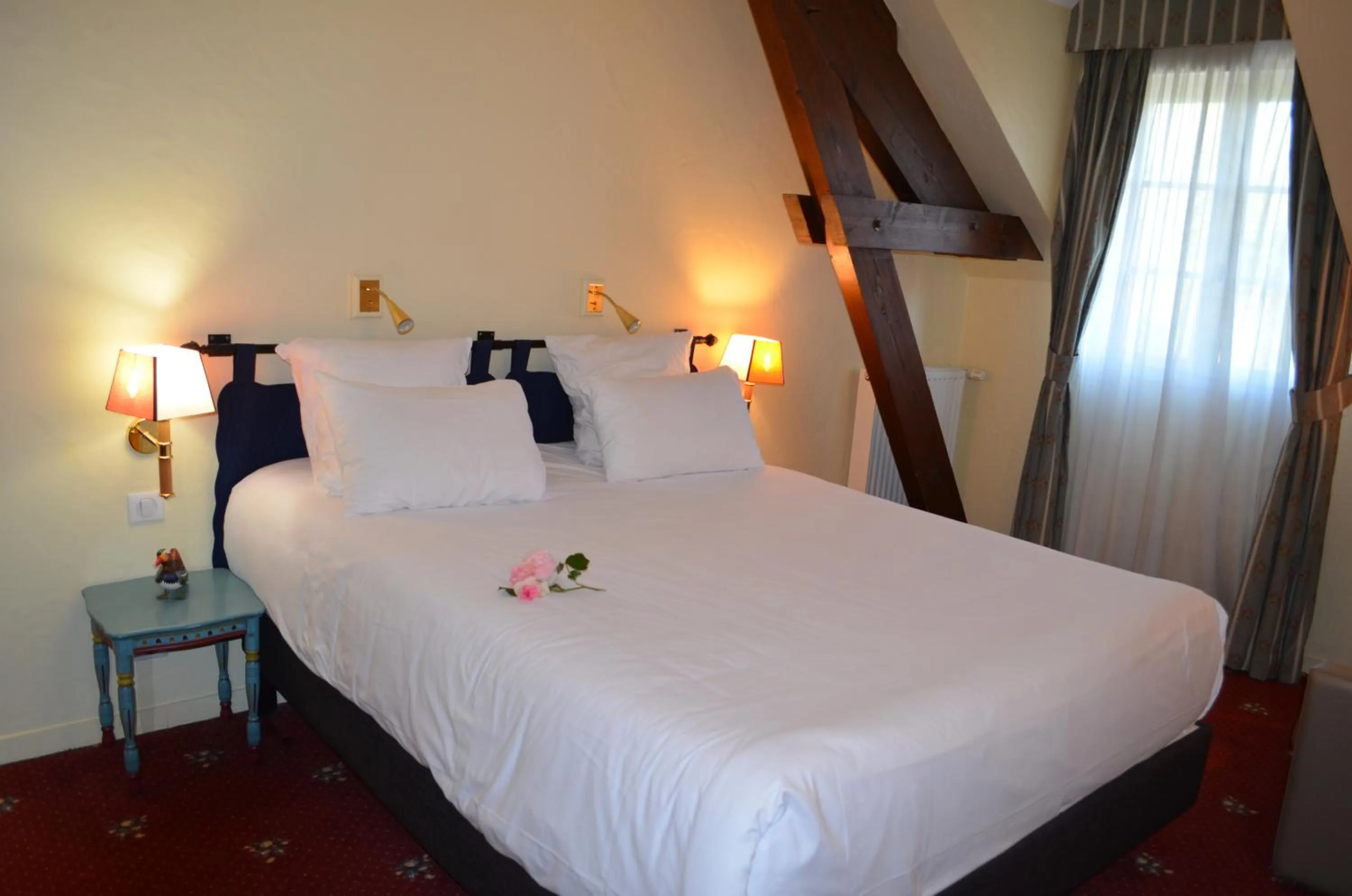 Bedroom, Bed in Logis Hôtel Auberge du Cheval Blanc