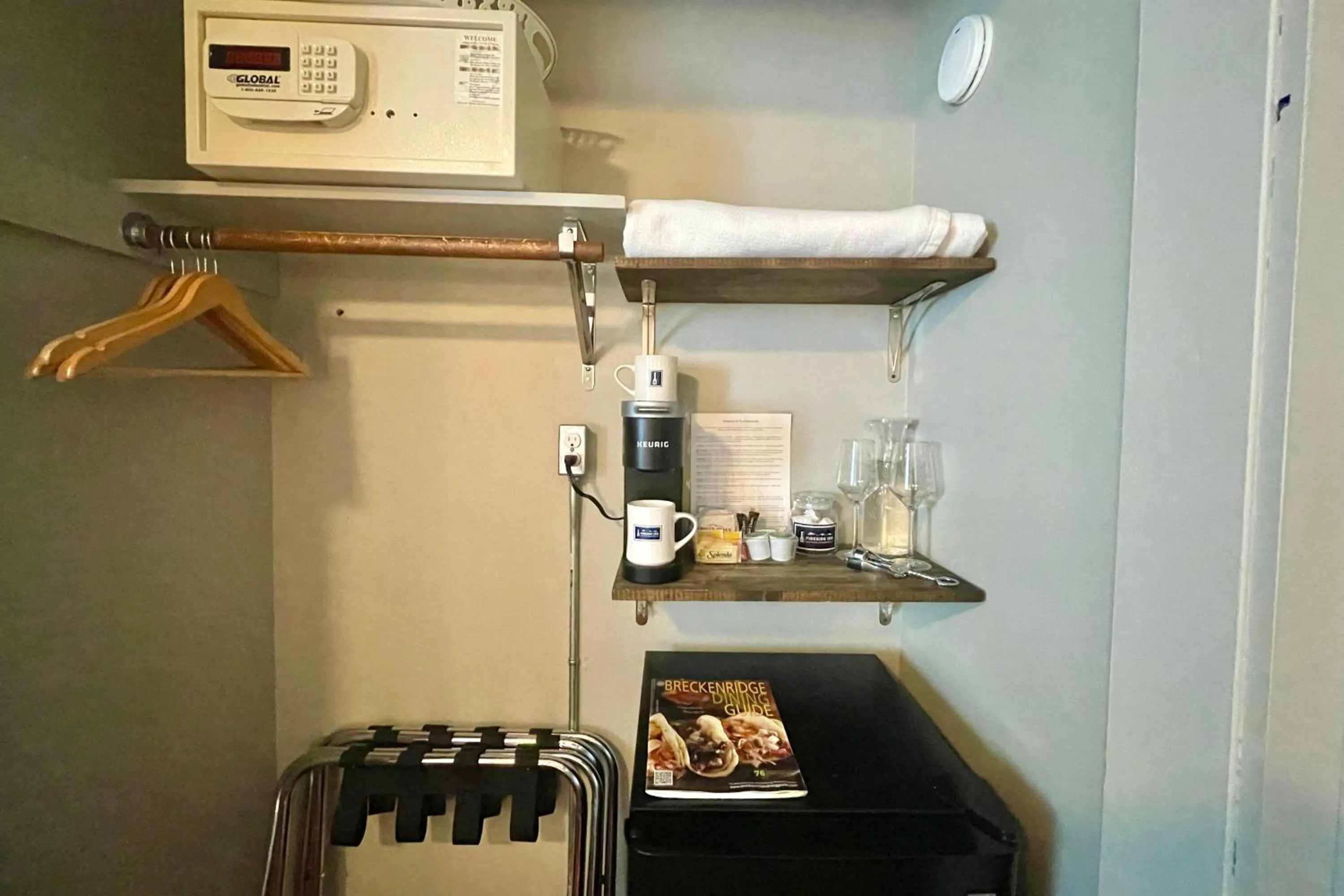 Coffee/tea facilities in Fireside Inn & Hostel