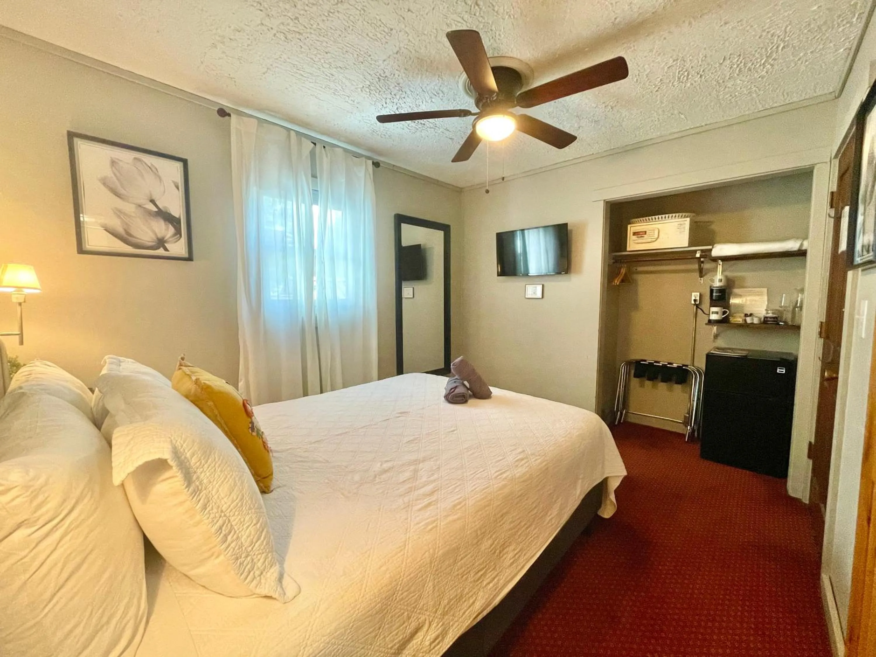 Bed in Fireside Inn & Hostel