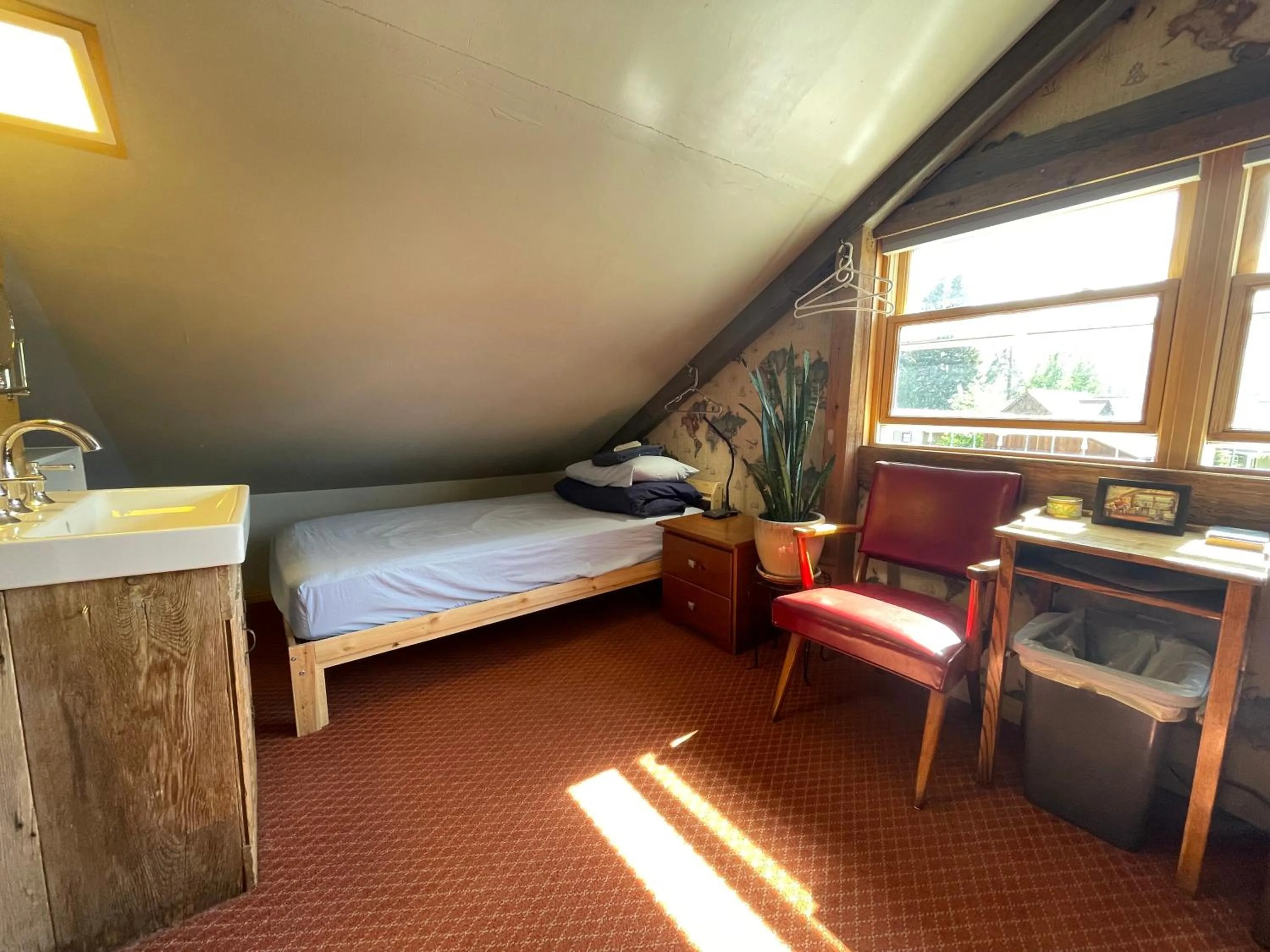 Bed in Fireside Inn & Hostel