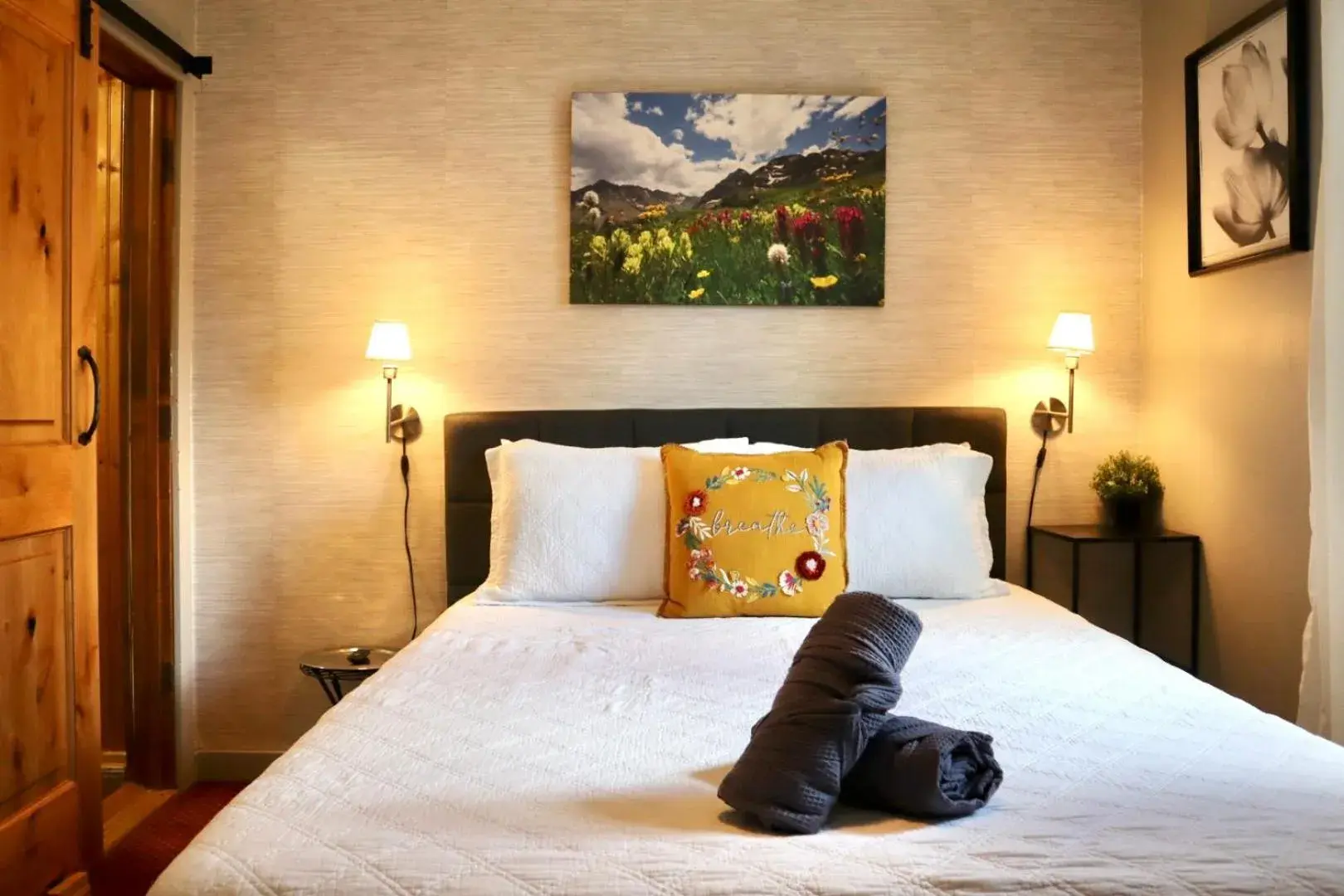 Queen Room with Spa Bath in Fireside Inn & Hostel Queen Room with Spa Bath in Fireside Inn & Hostel