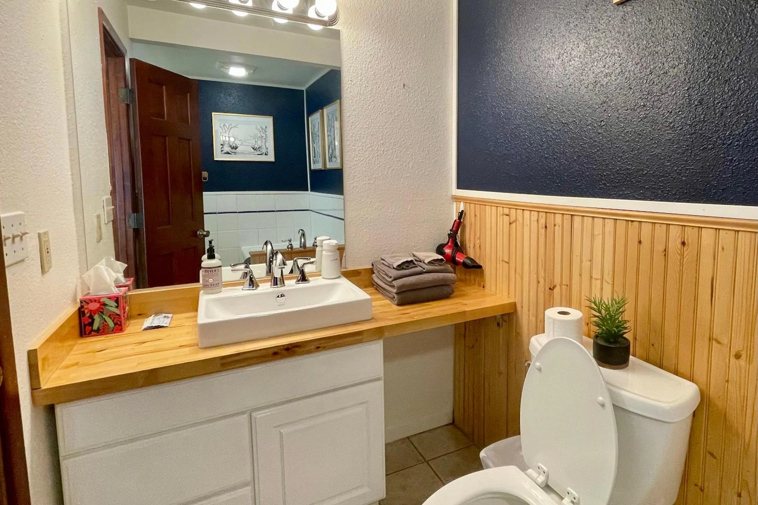 Bathroom in Fireside Inn & Hostel