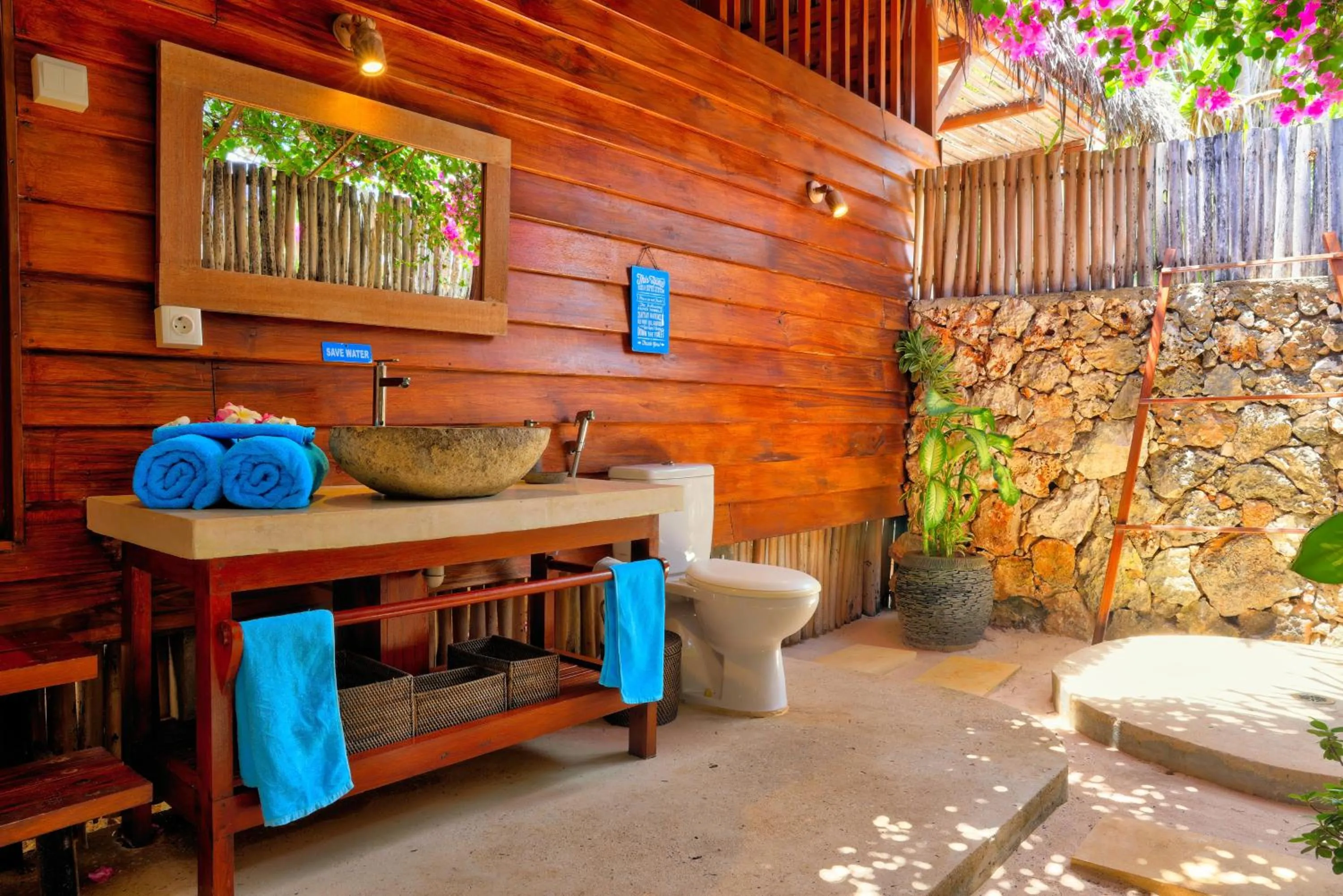 Bathroom in Loedi Bungalows Rote