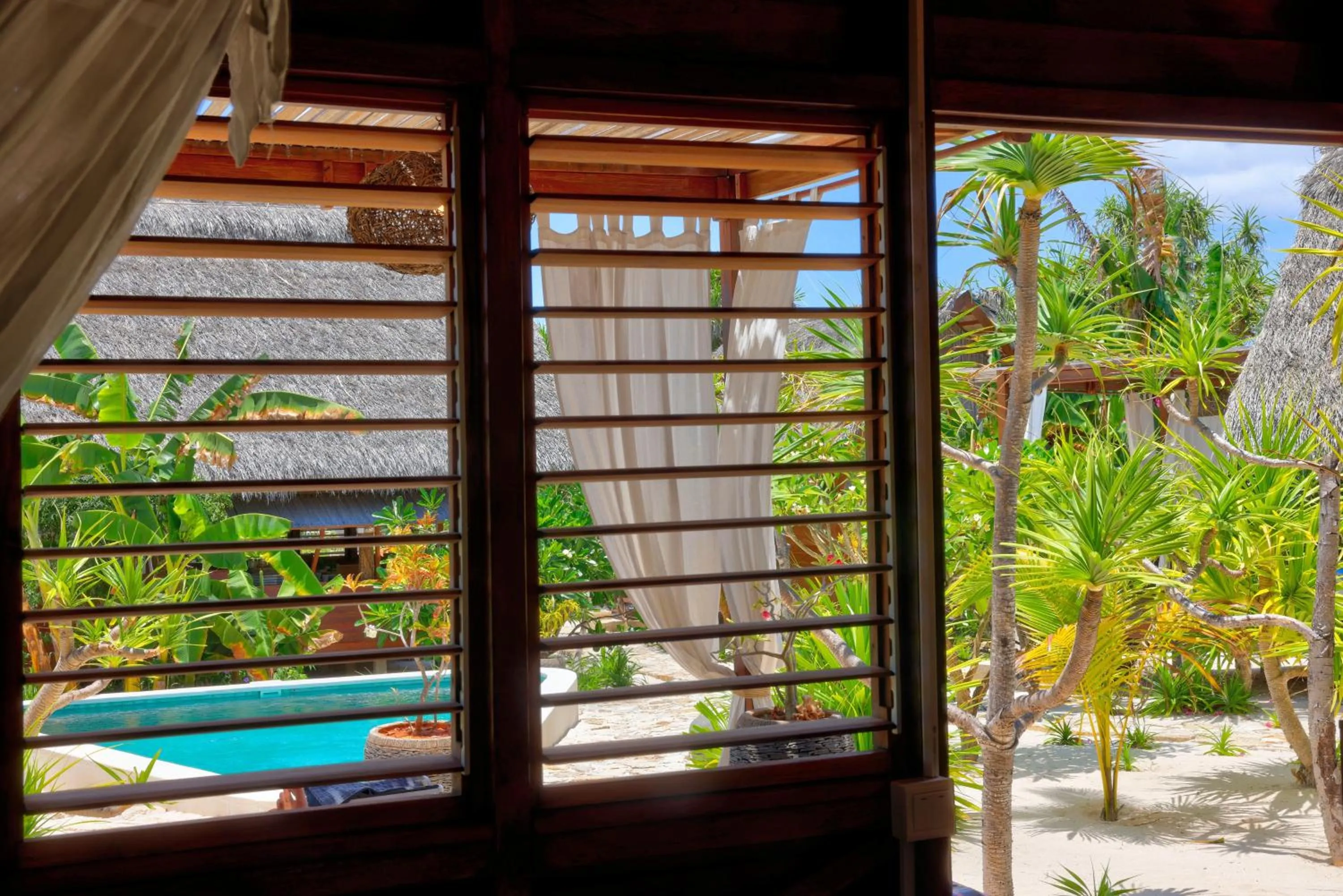 Pool view in Loedi Bungalows Rote