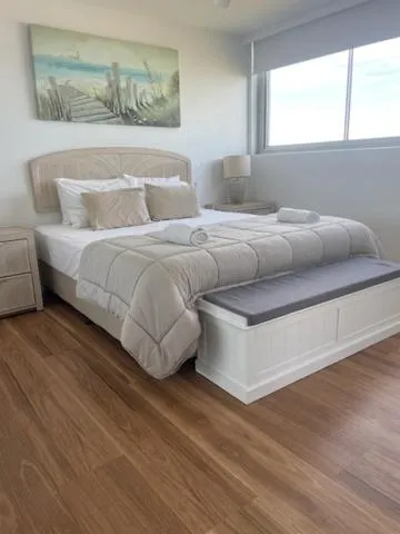 Bed in One The Esplanade Apartments on Surfers Paradise