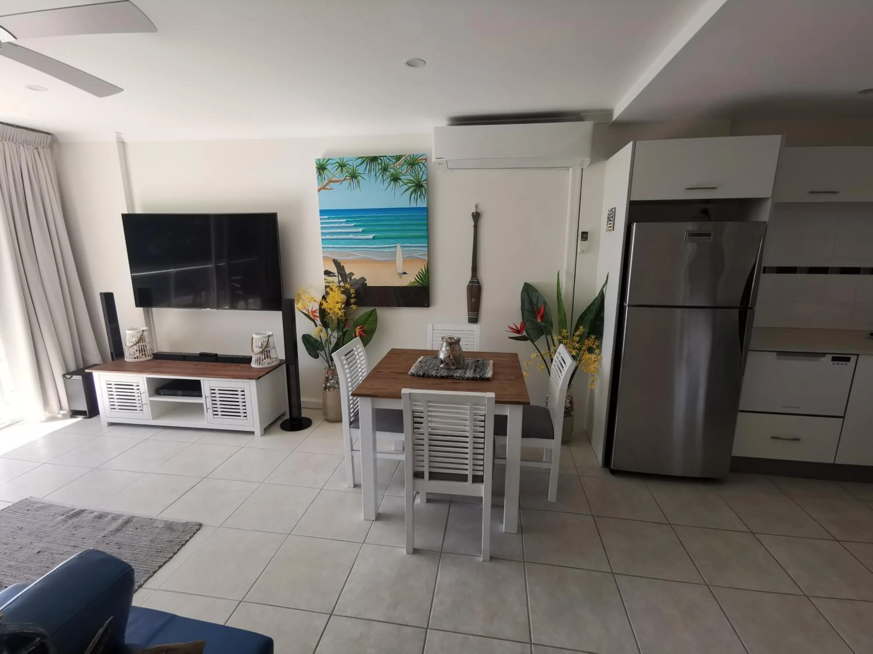Communal lounge/ TV room in One The Esplanade Apartments on Surfers Paradise