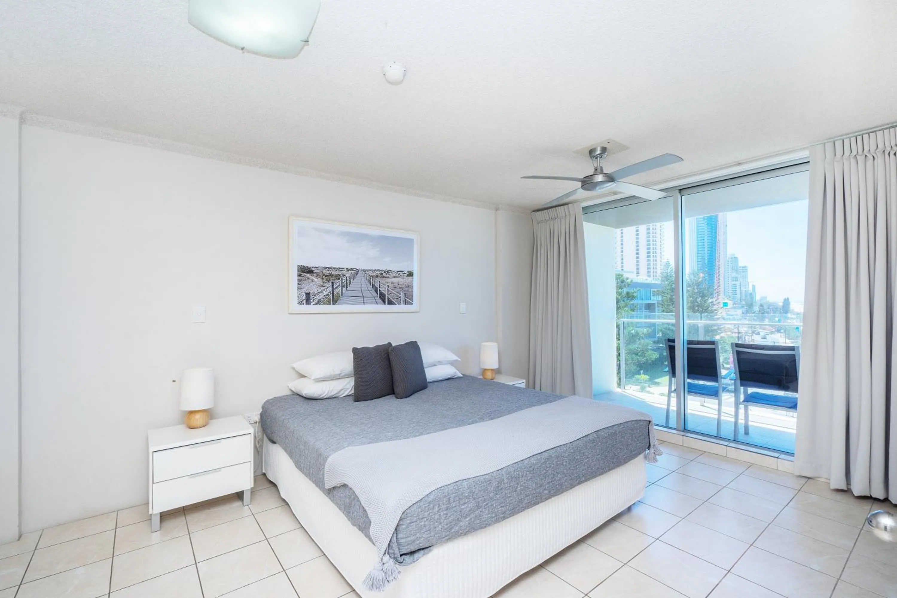 Bed in One The Esplanade Apartments on Surfers Paradise