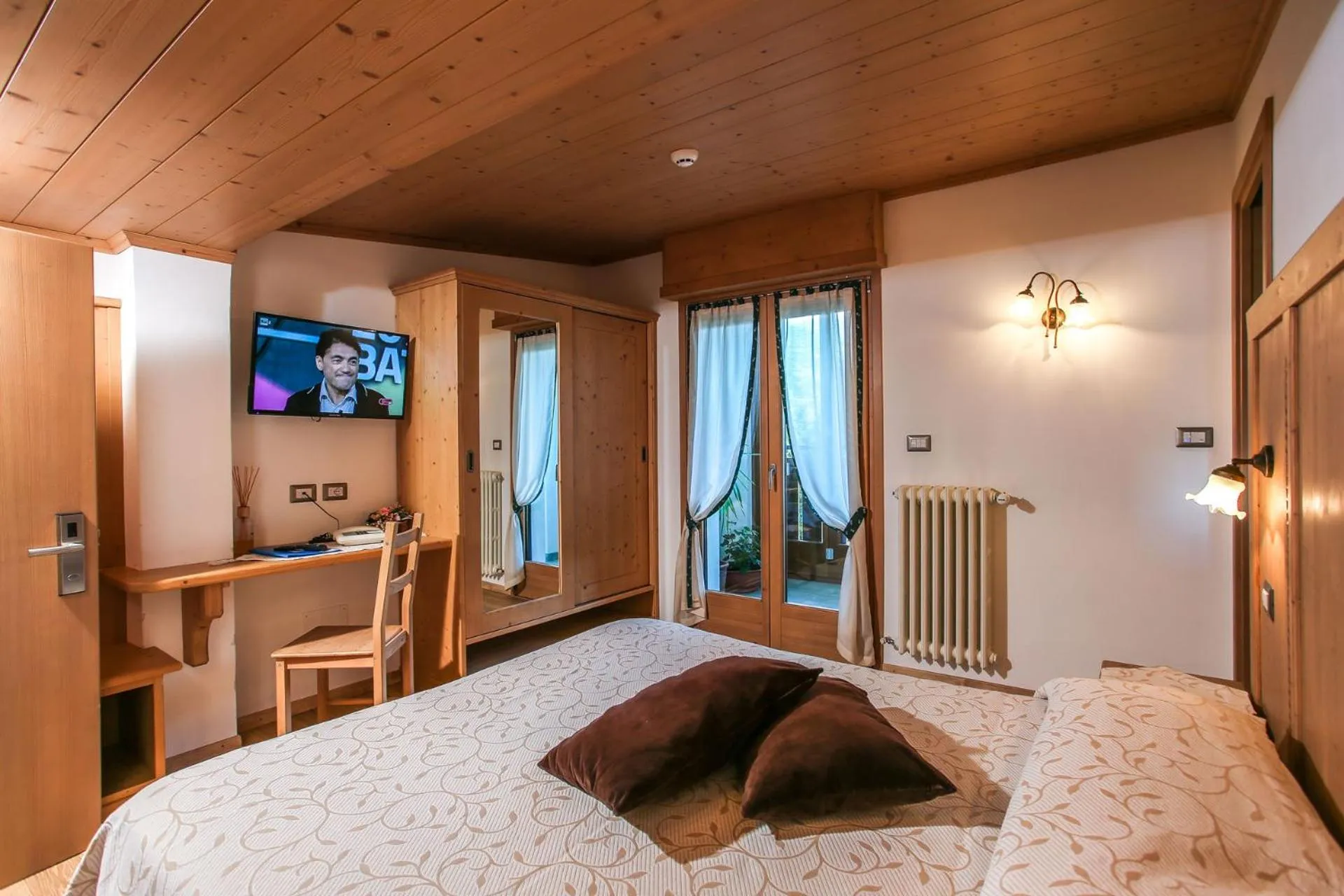 TV and multimedia, Bed in Albergo Adele