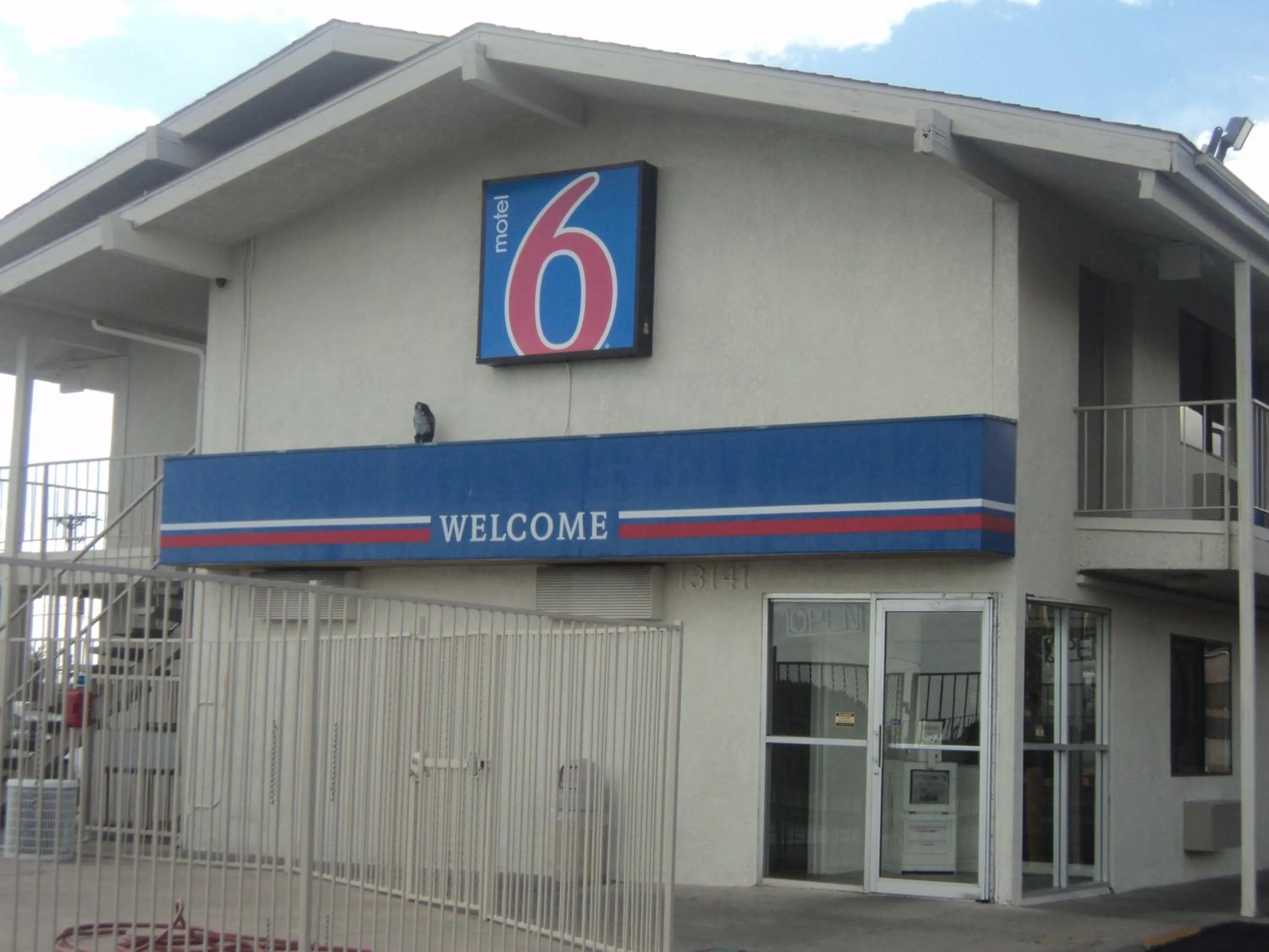 Facade/entrance in Motel 6 Albuquerque Northeast