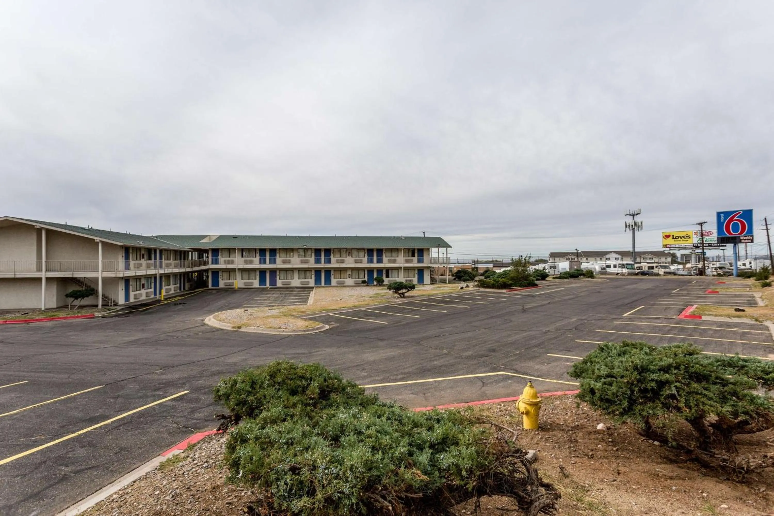 Property building in Motel 6 Albuquerque Northeast