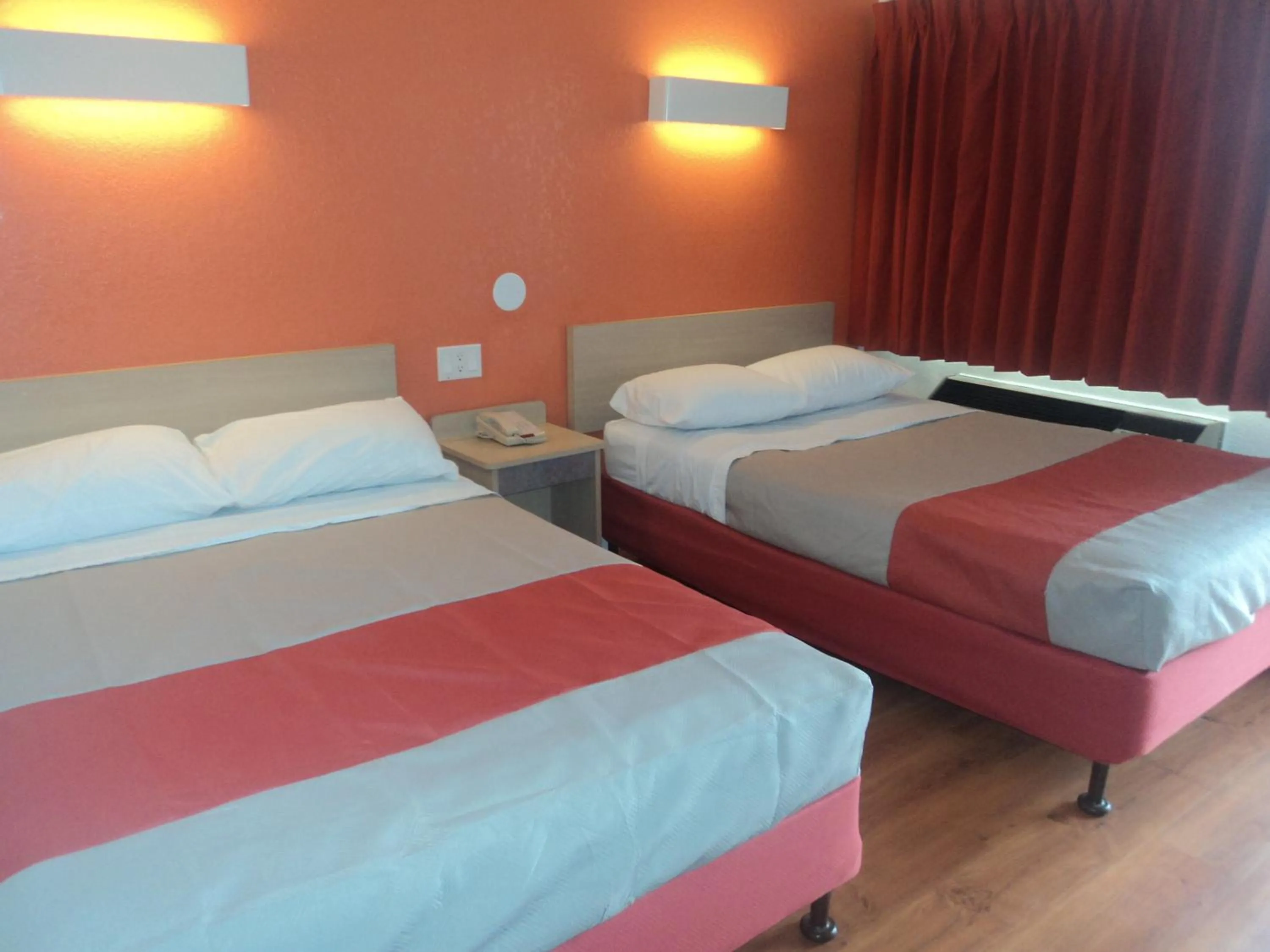 Bed in Motel 6 Albuquerque Northeast