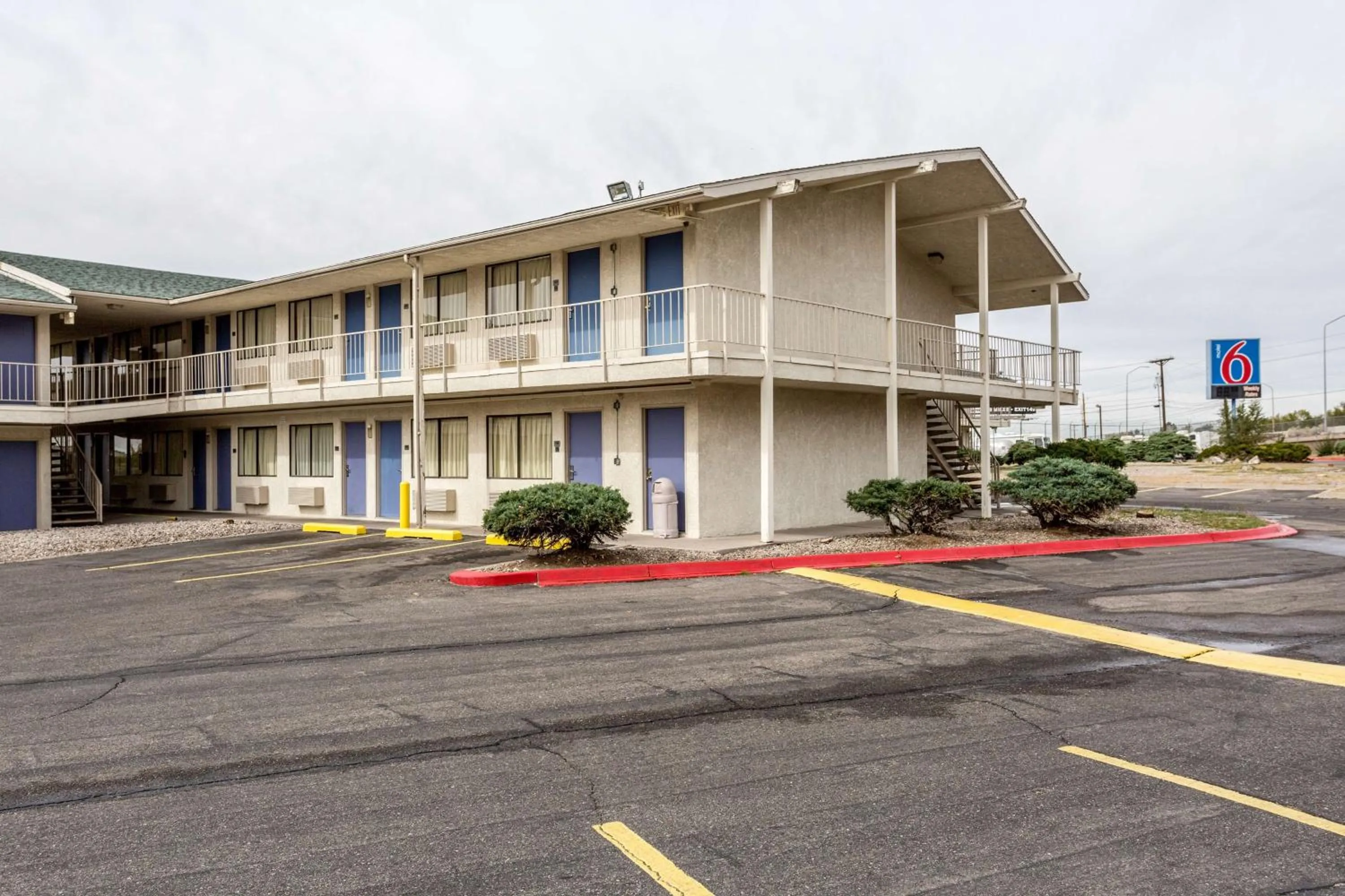 Property building in Motel 6 Albuquerque Northeast