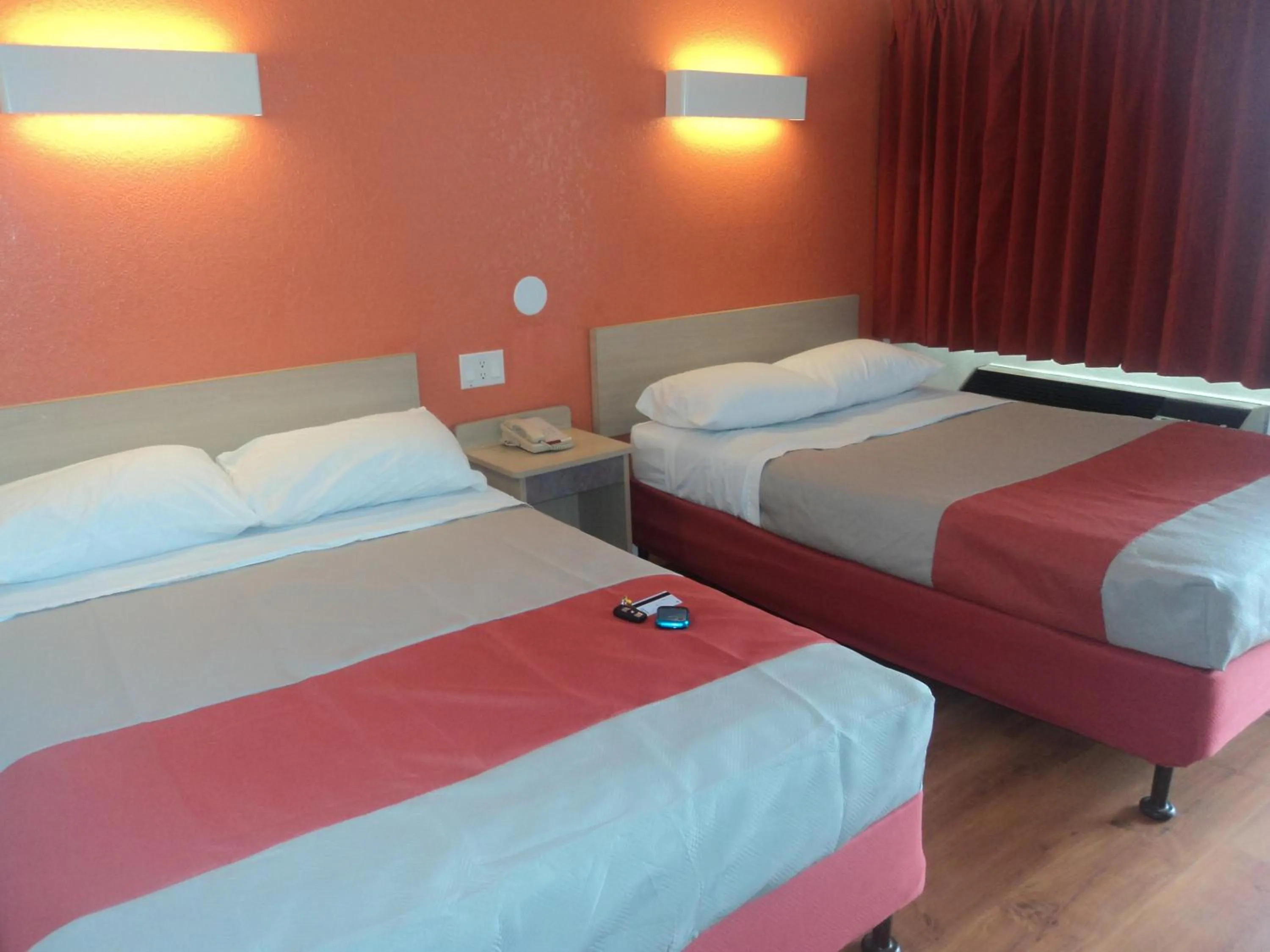 Bed in Motel 6 Albuquerque Northeast