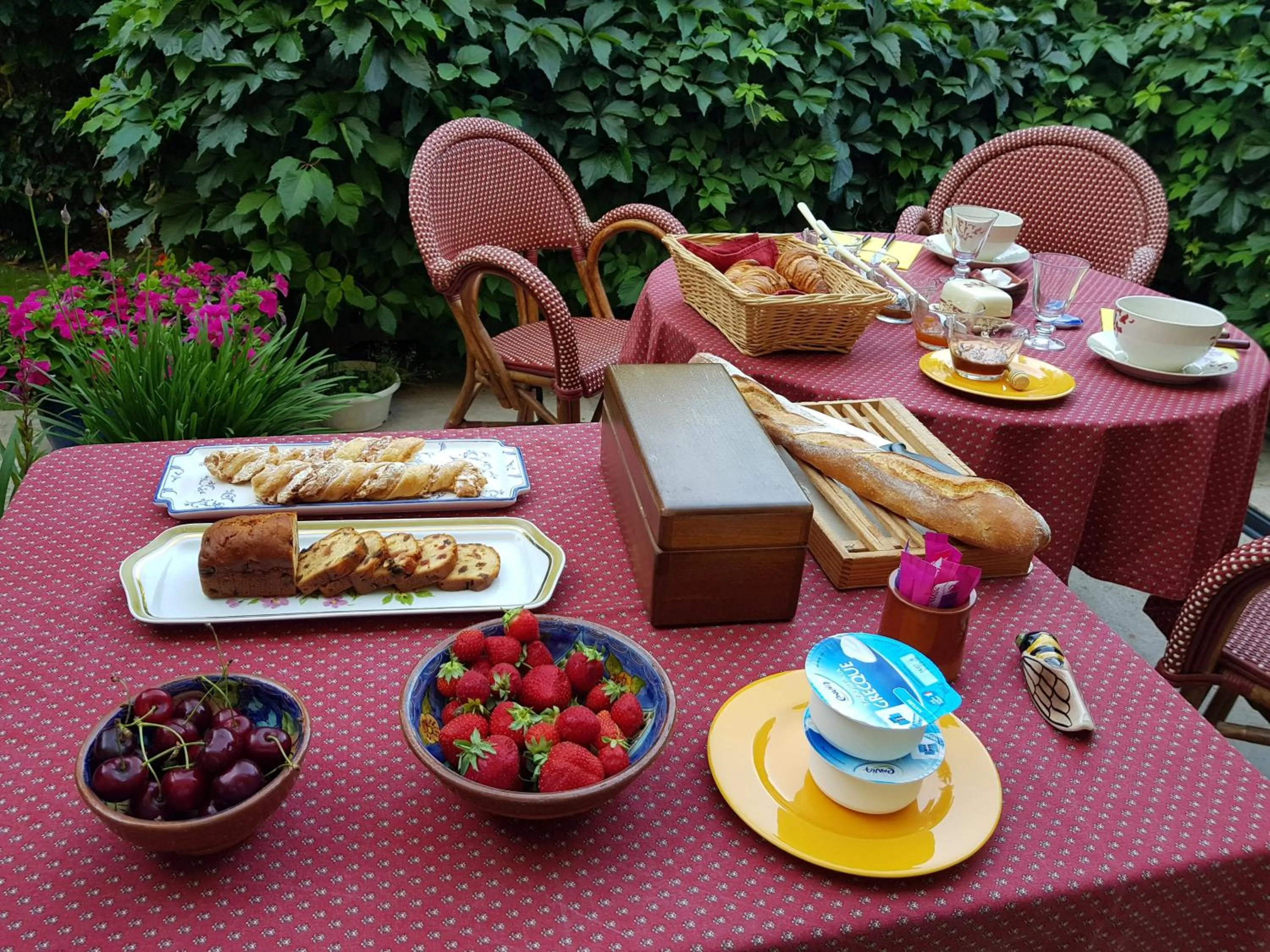 Continental breakfast in Les Tournesols