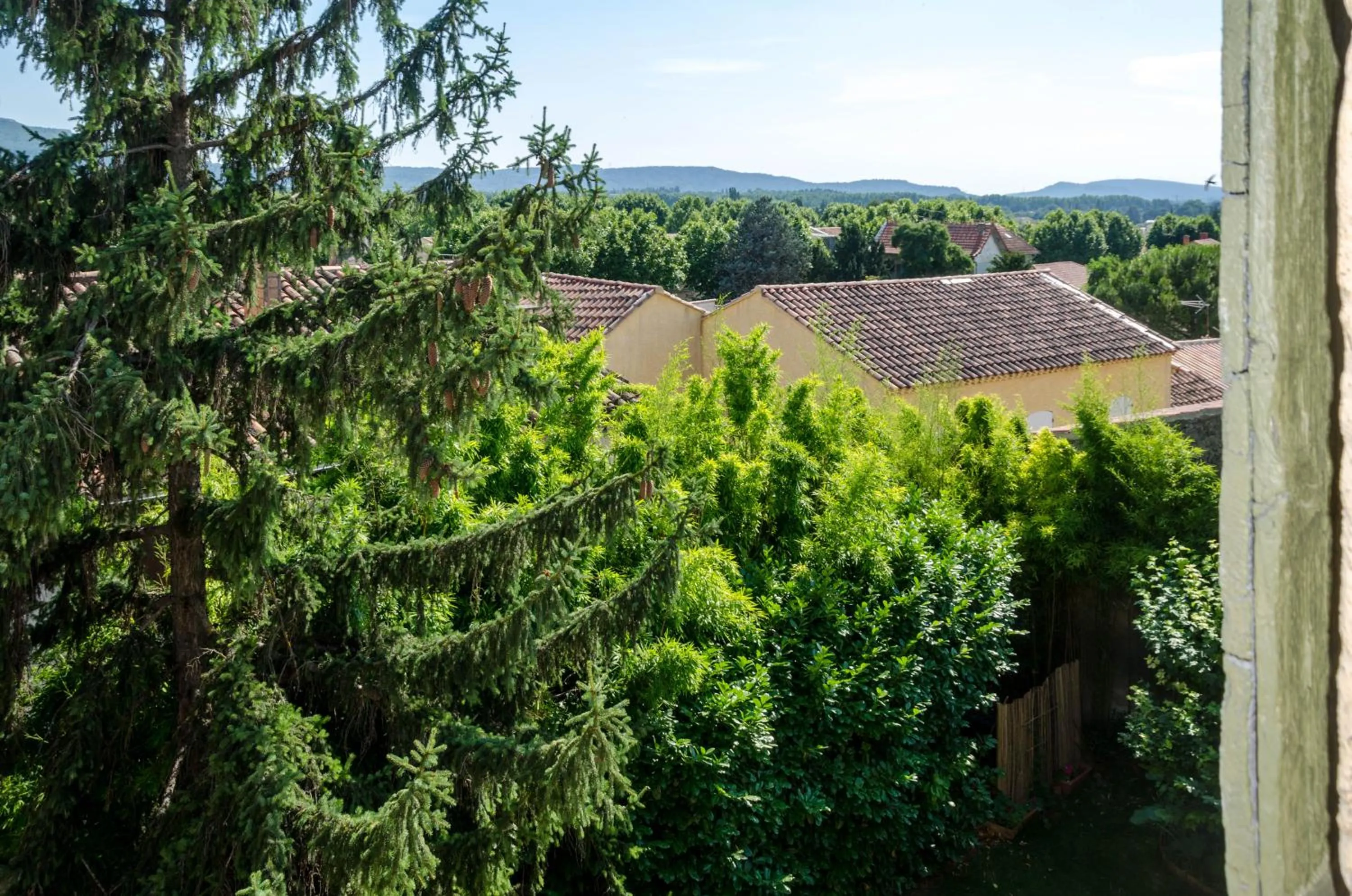 Garden view in Les Tournesols