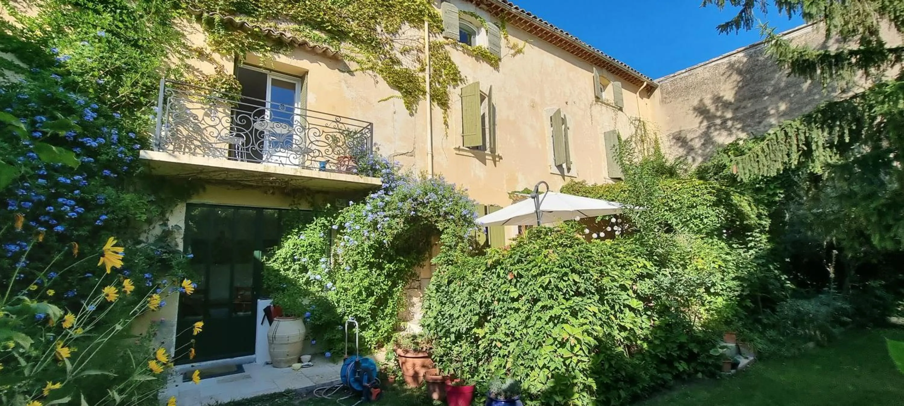 Facade/entrance in Les Tournesols