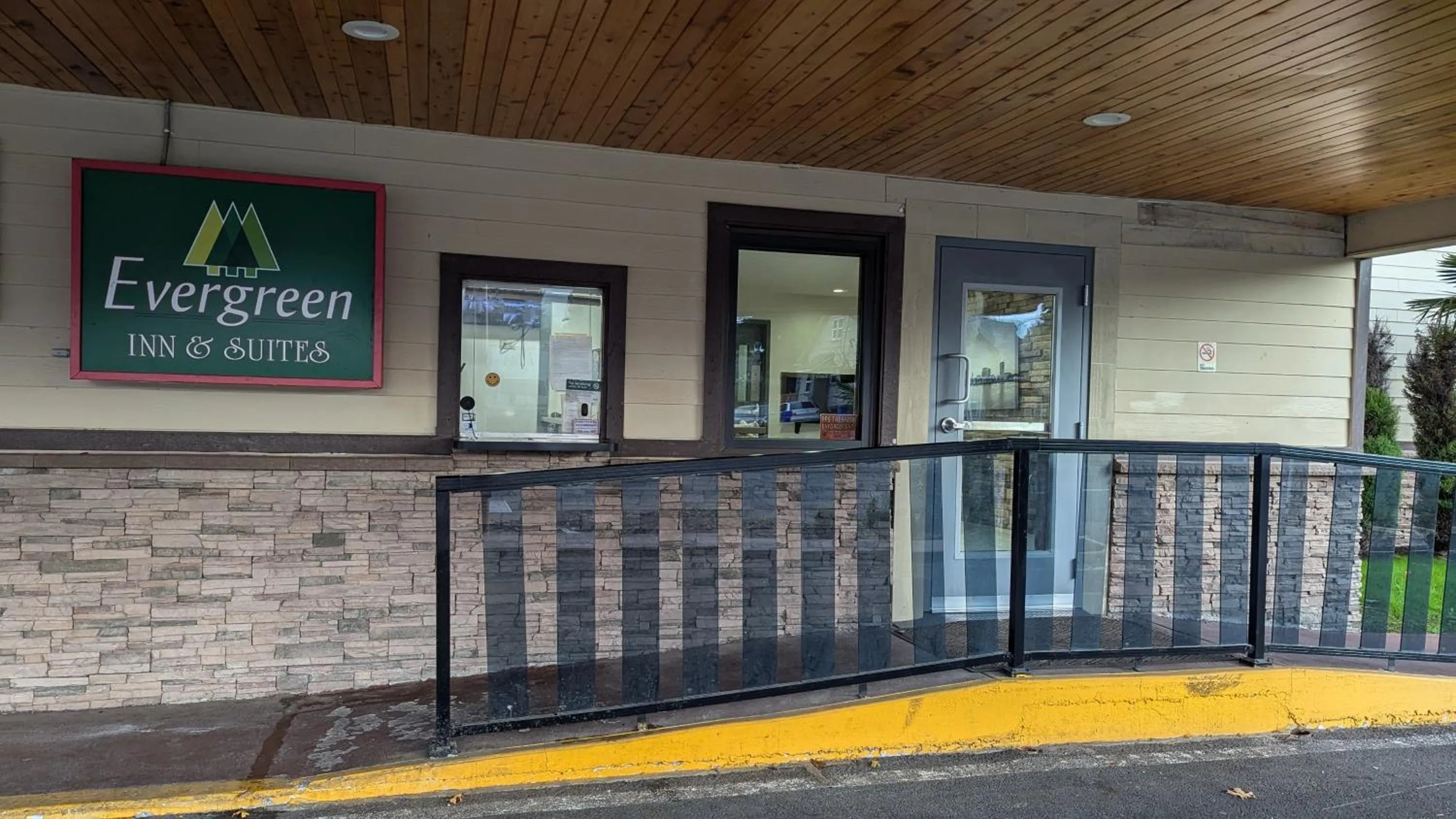 Evergreen Inn & Suites Portland