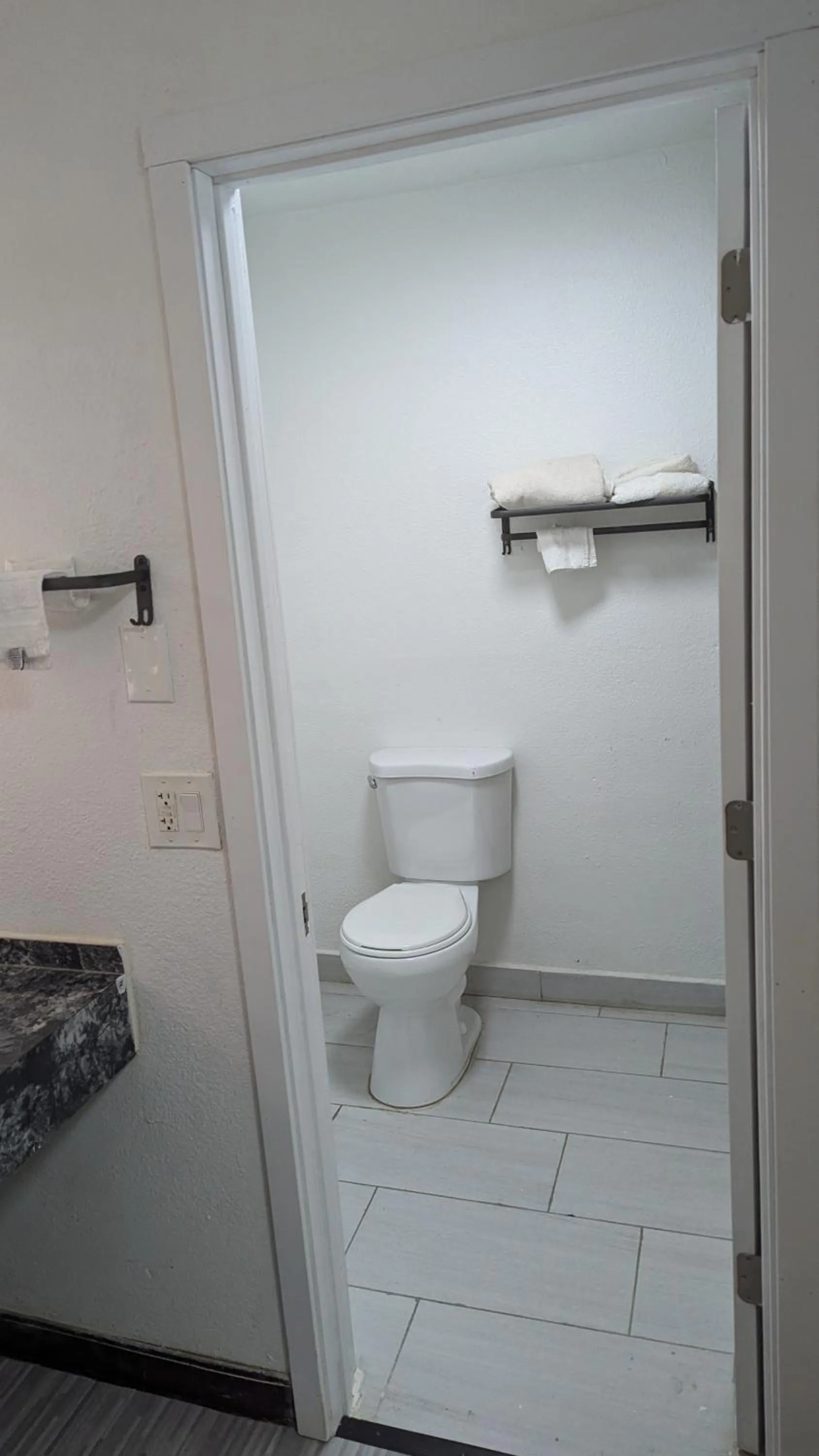 Evergreen Inn & Suites Portland