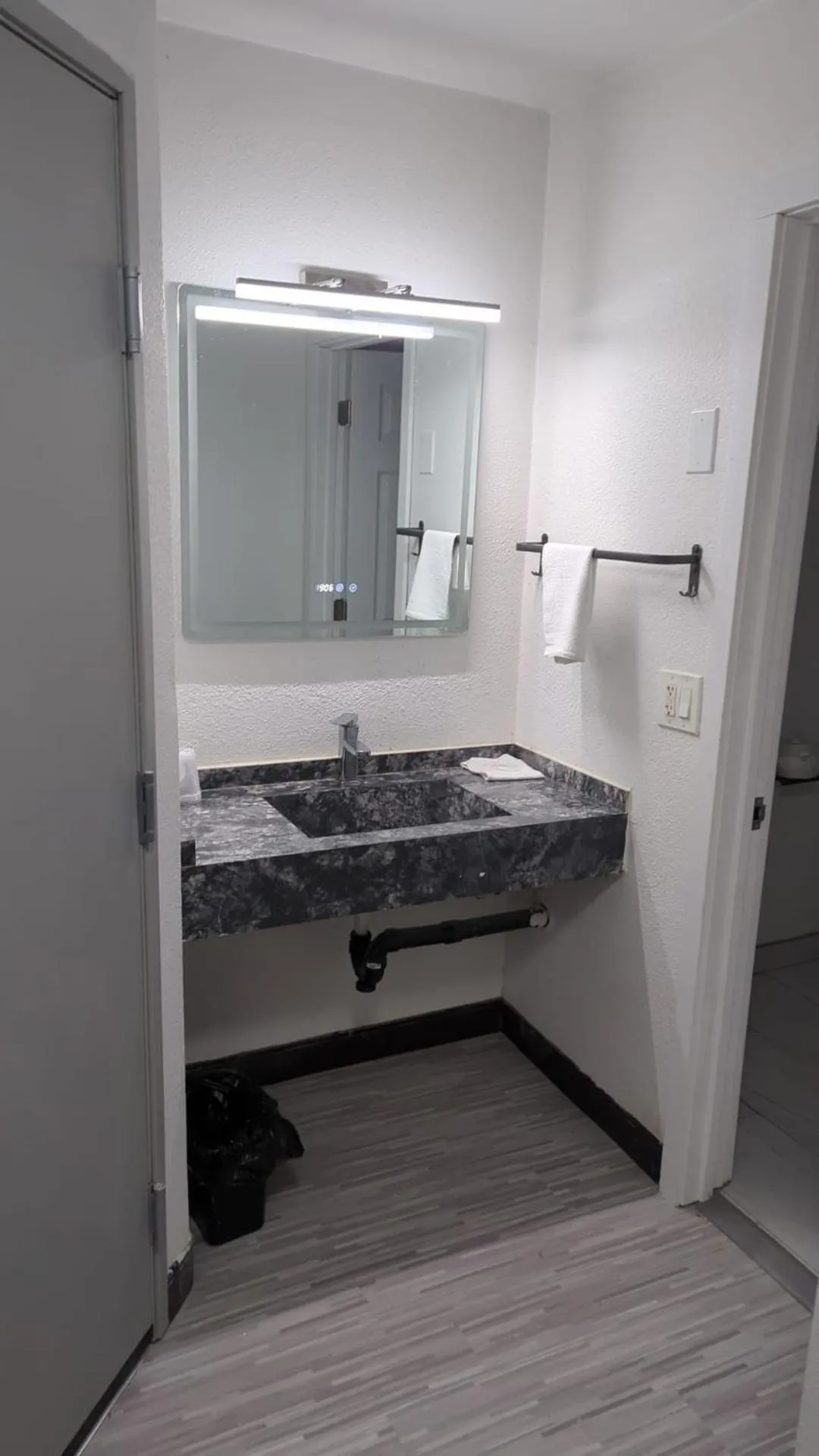 Evergreen Inn & Suites Portland