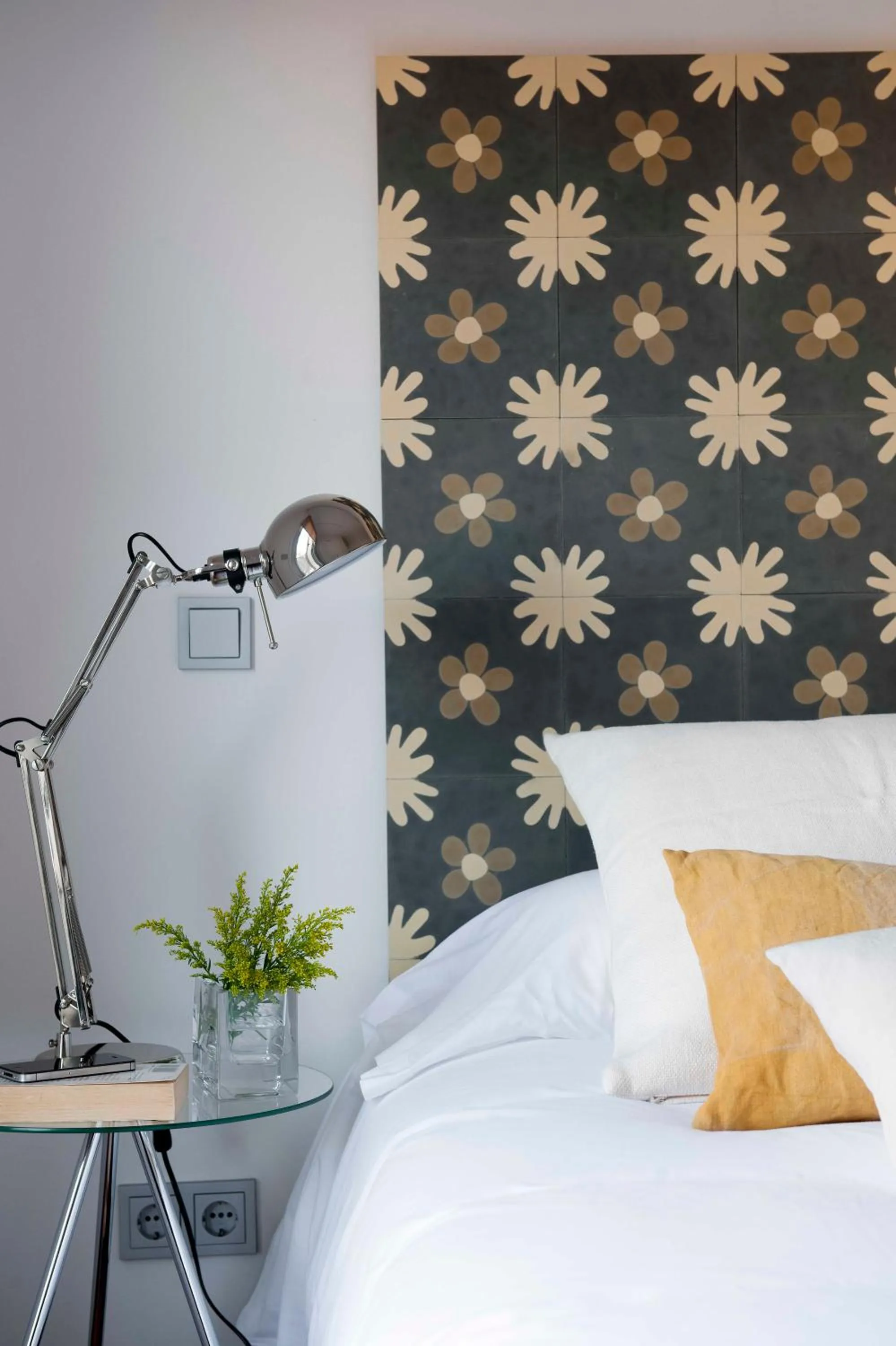 Decorative detail, Bed in Eric Vökel Boutique Apartments - Madrid Suites