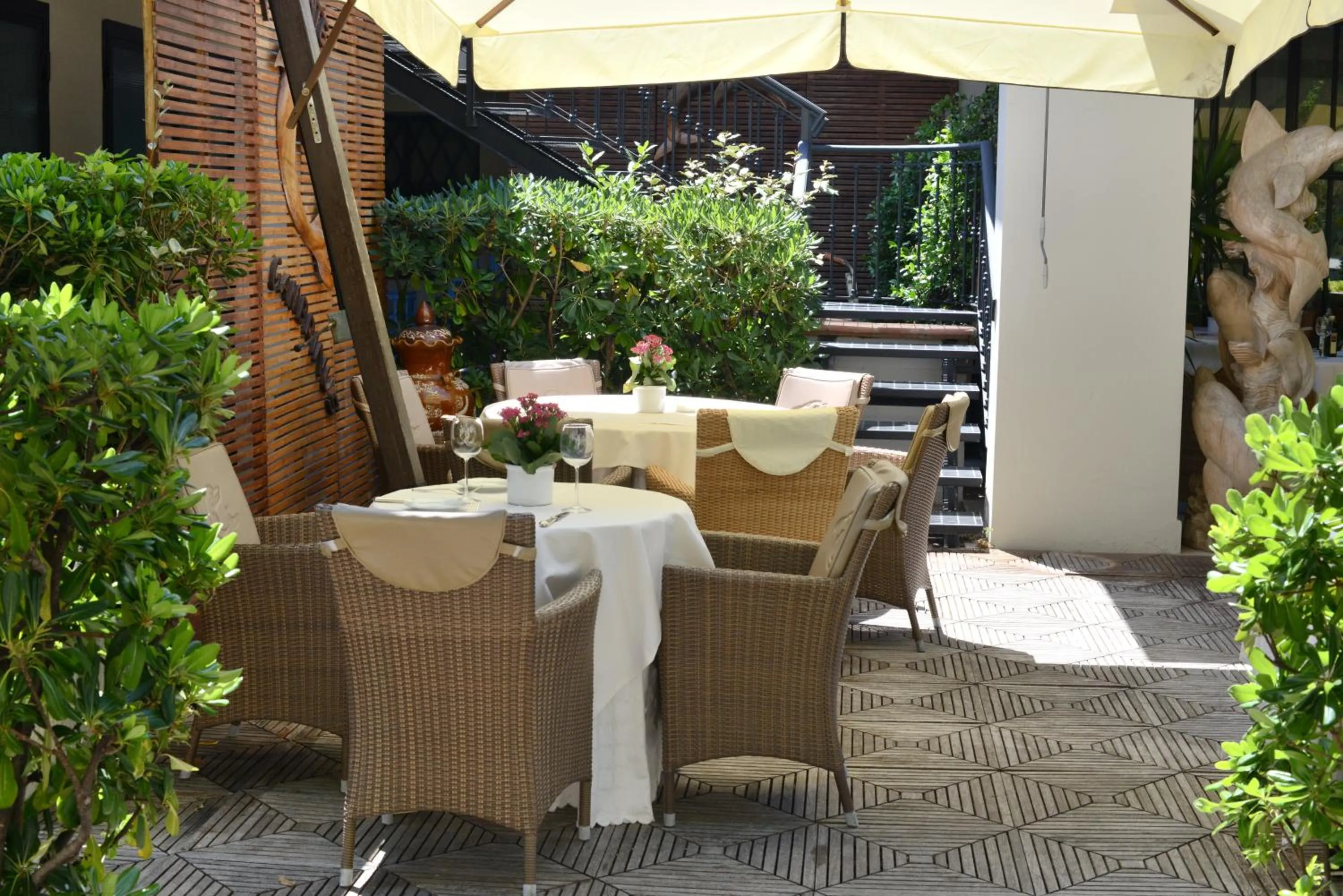 Restaurant/places to eat in Hotel Goya