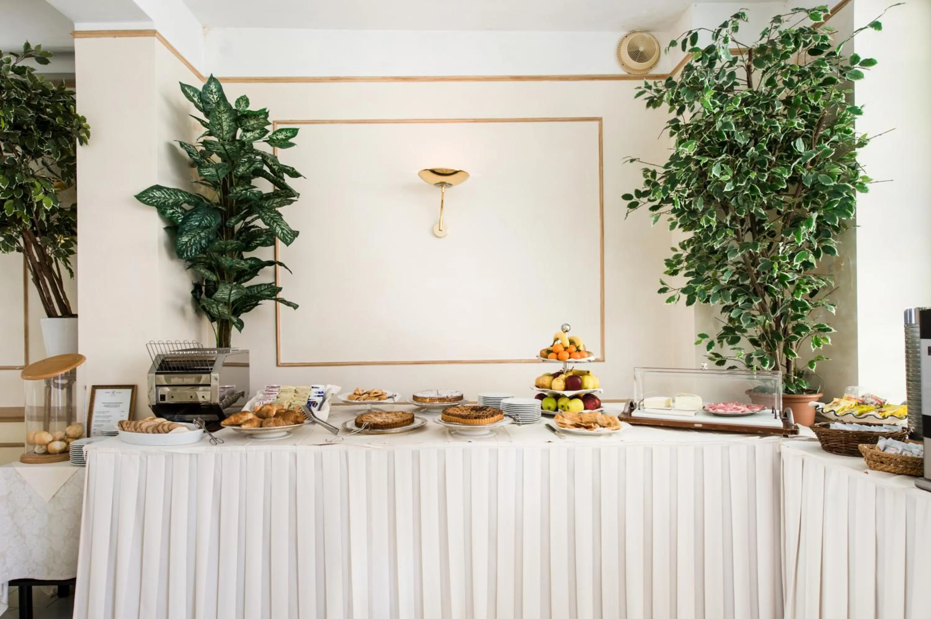 Buffet breakfast in Hotel Goya