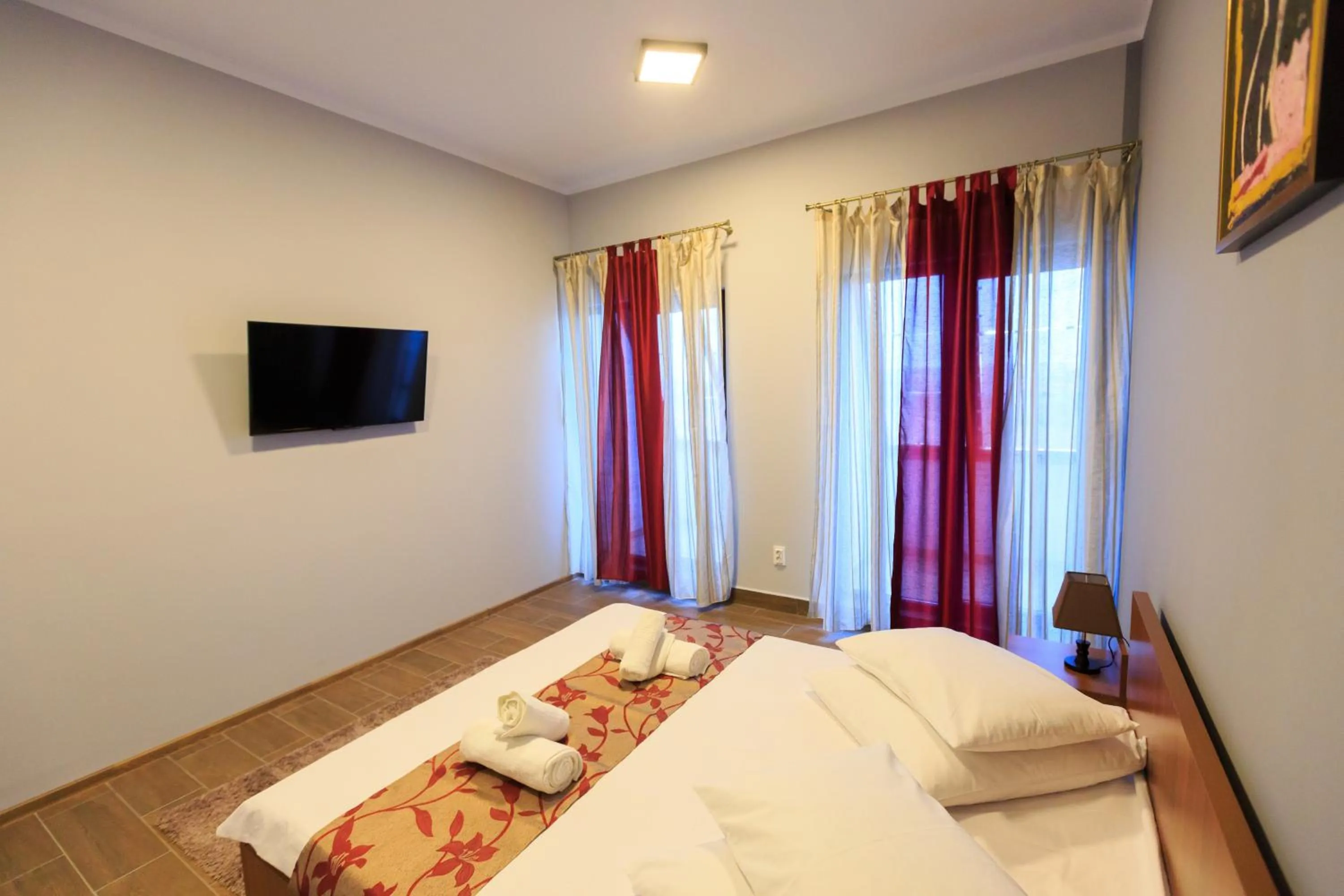 Balcony/Terrace, Bed in Corner Center Rental