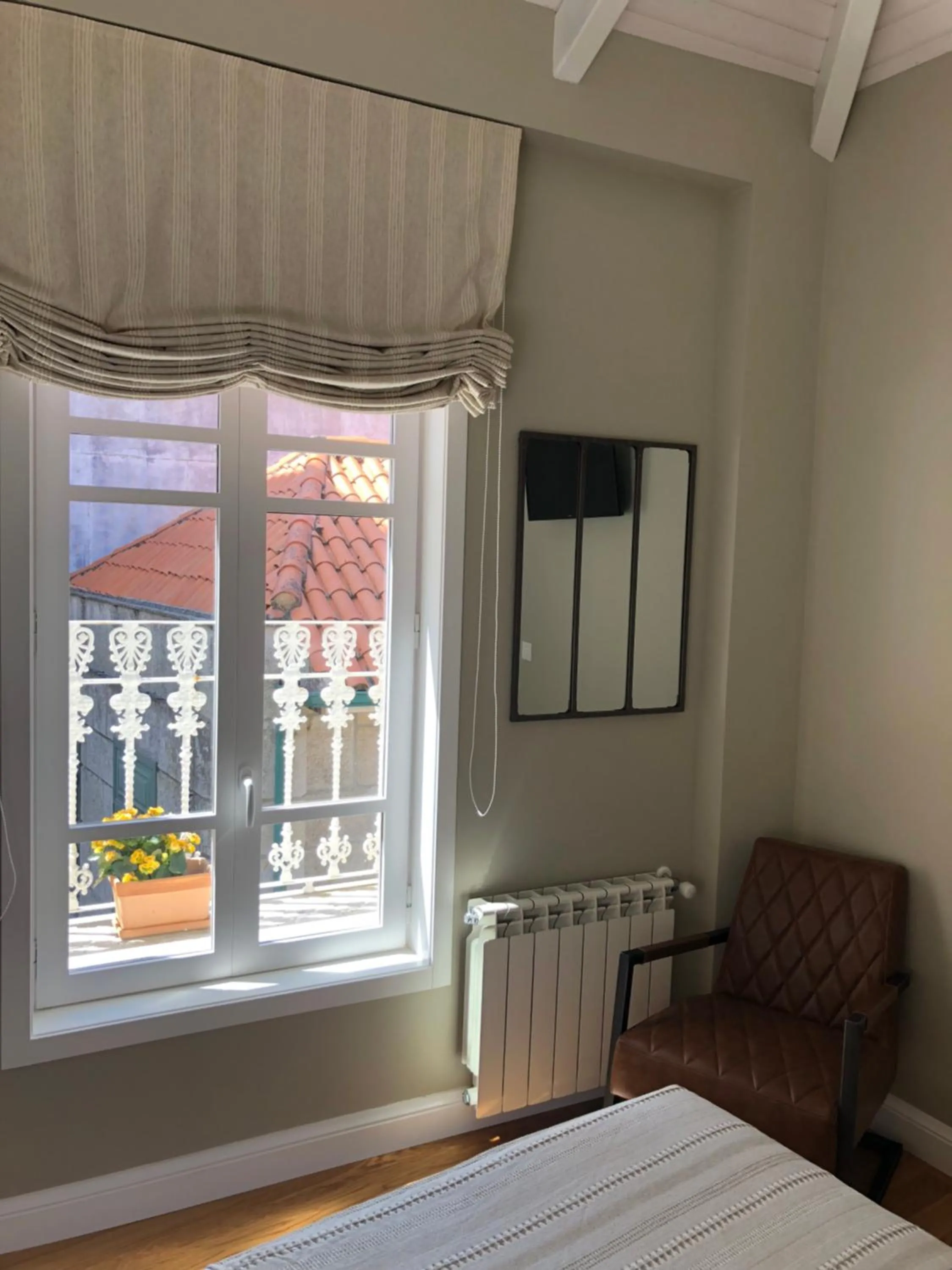 Penthouse Apartment in A Casa dos Nores Charming House