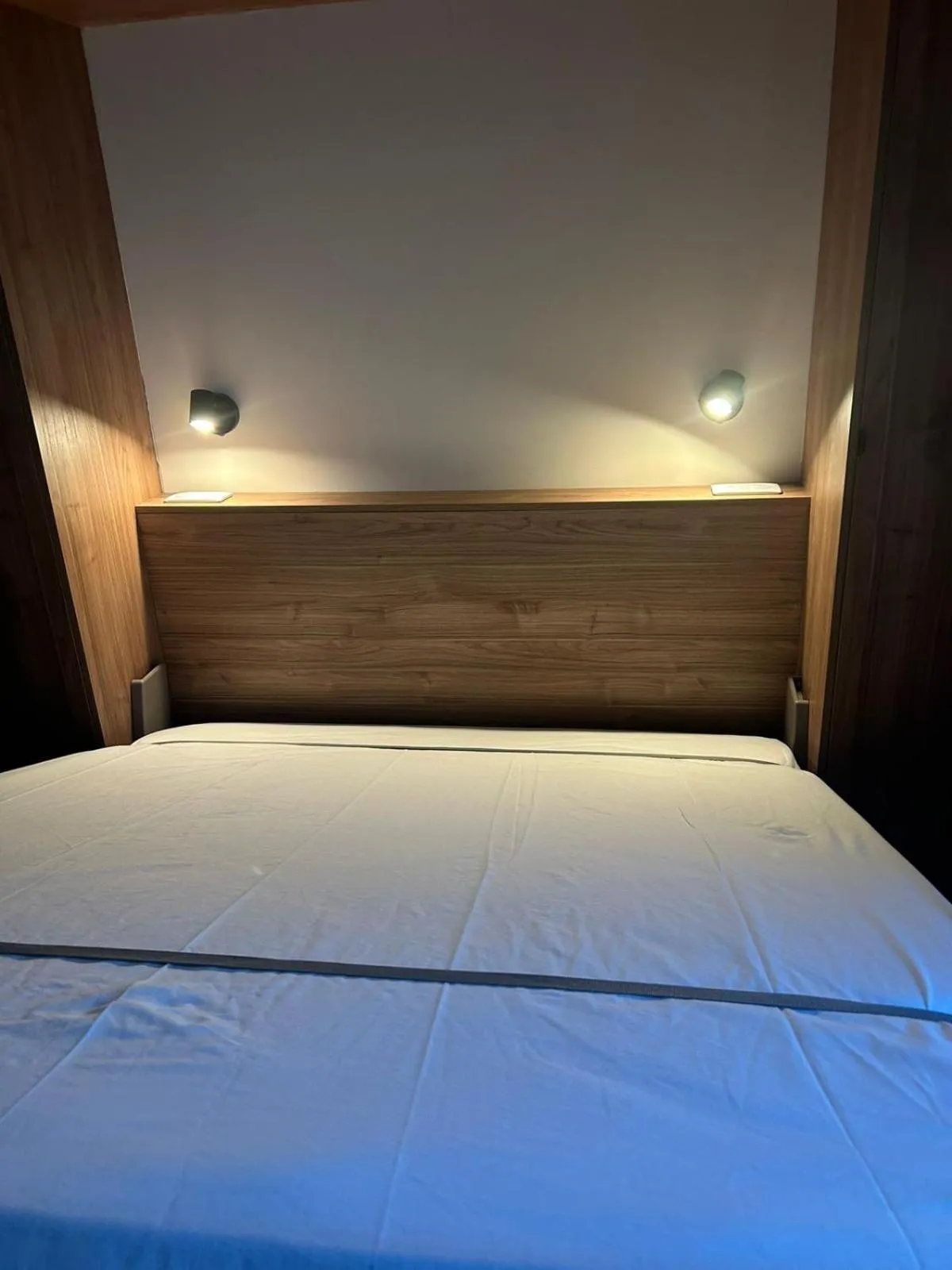 Bed in Mithouard Apartments