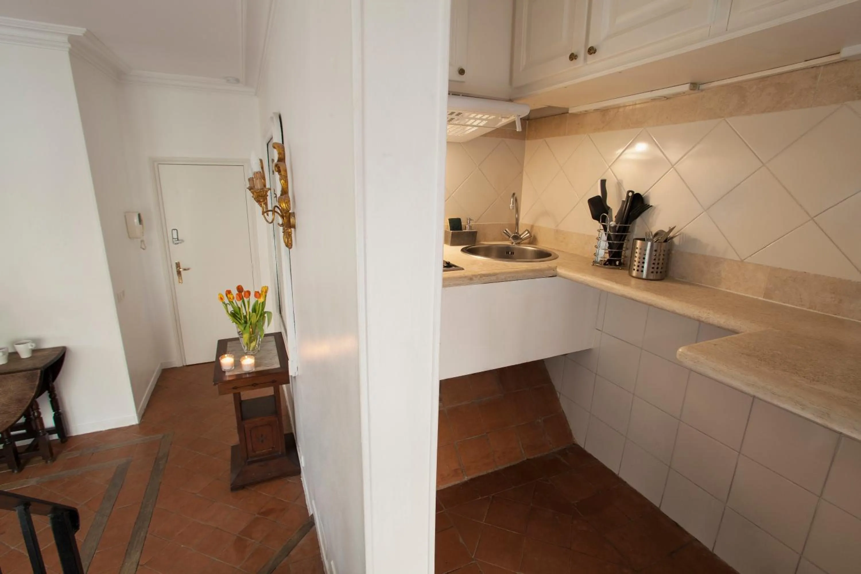 Kitchen or kitchenette in Mithouard Apartments