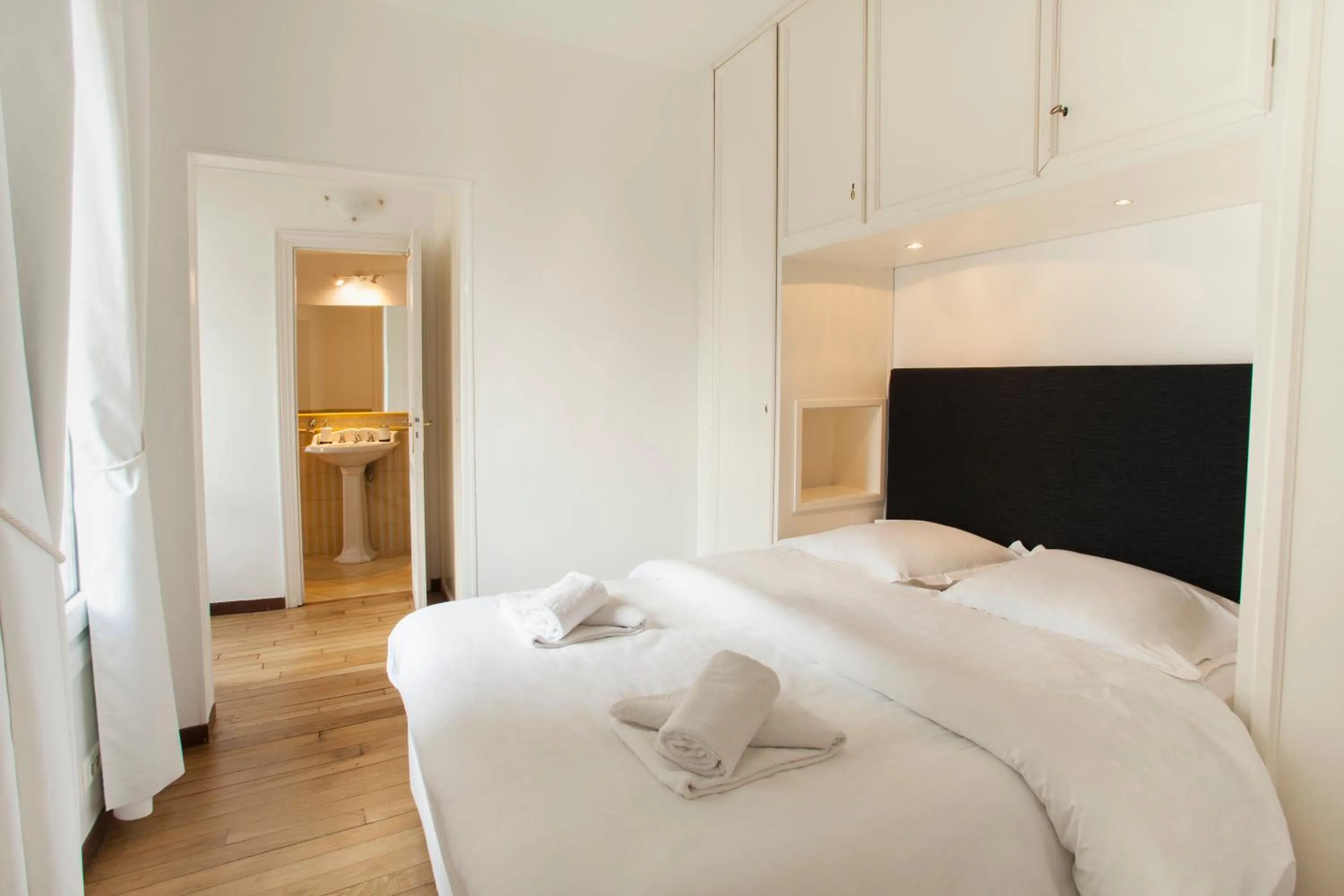 Bedroom, Bed in Mithouard Apartments