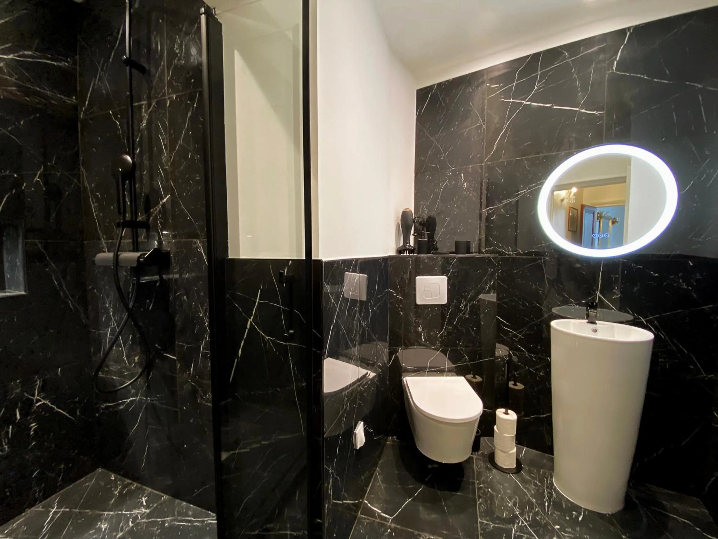 Bathroom in Mithouard Apartments