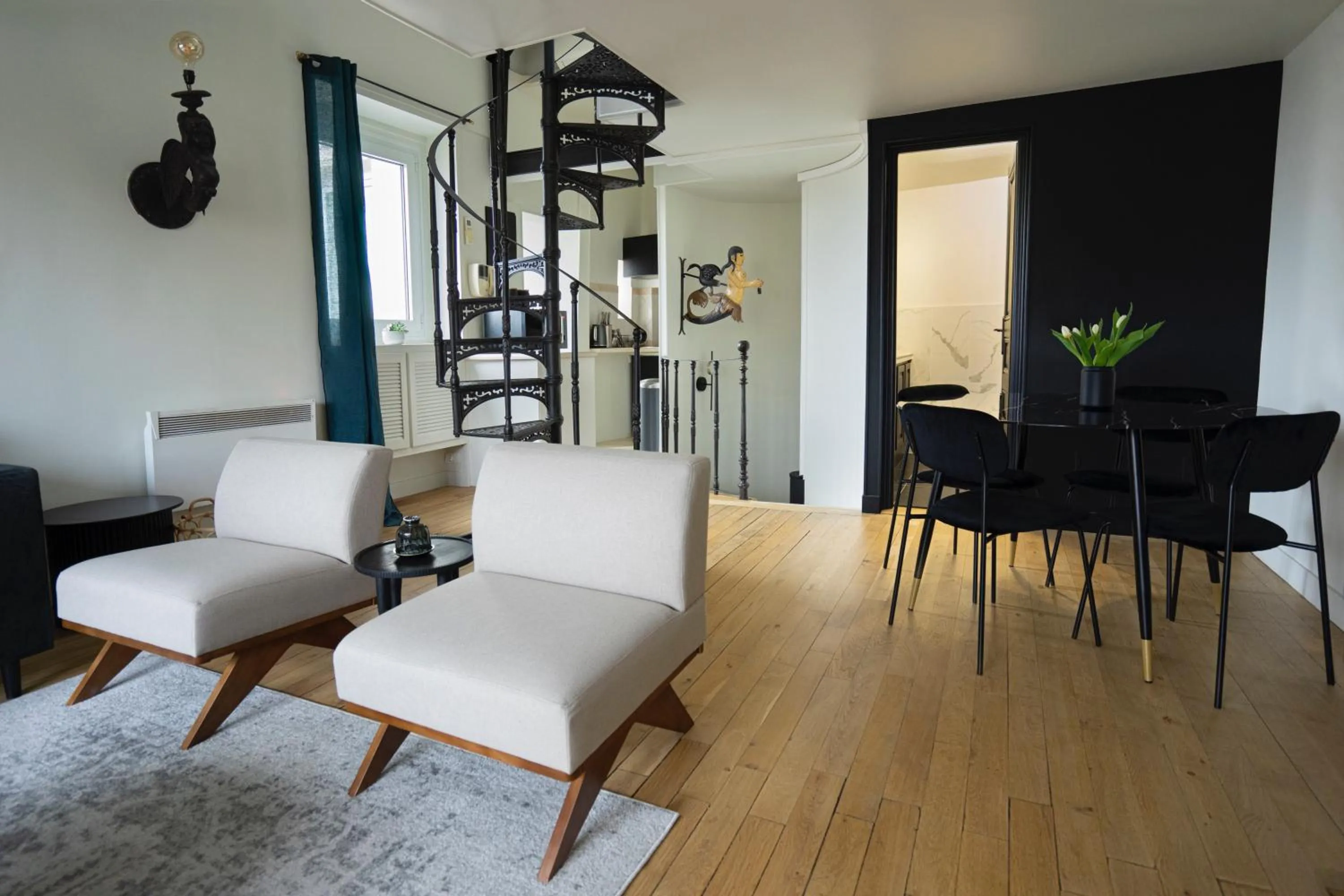 Seating area in Mithouard Apartments