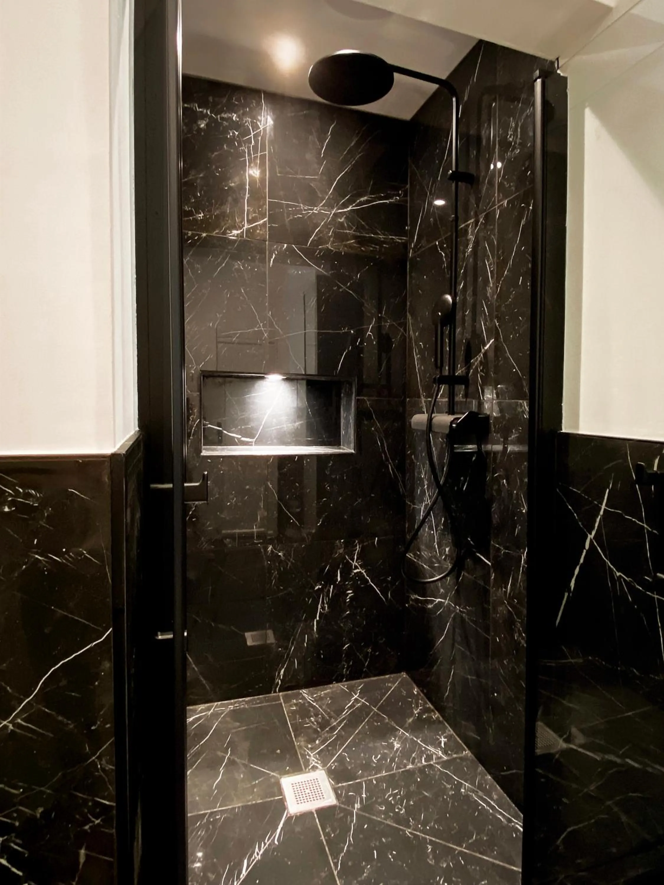 Bathroom in Mithouard Apartments