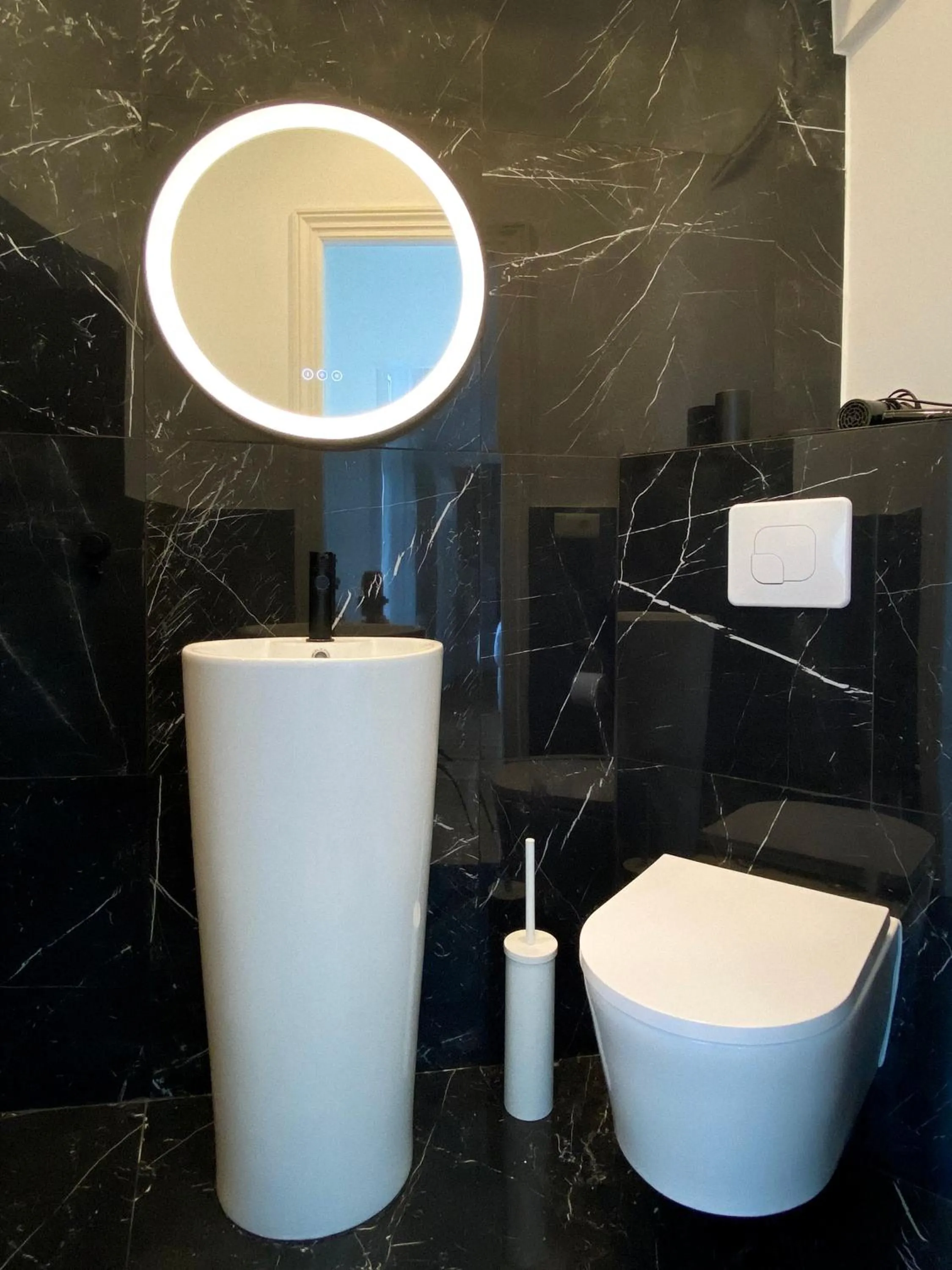 Bathroom in Mithouard Apartments