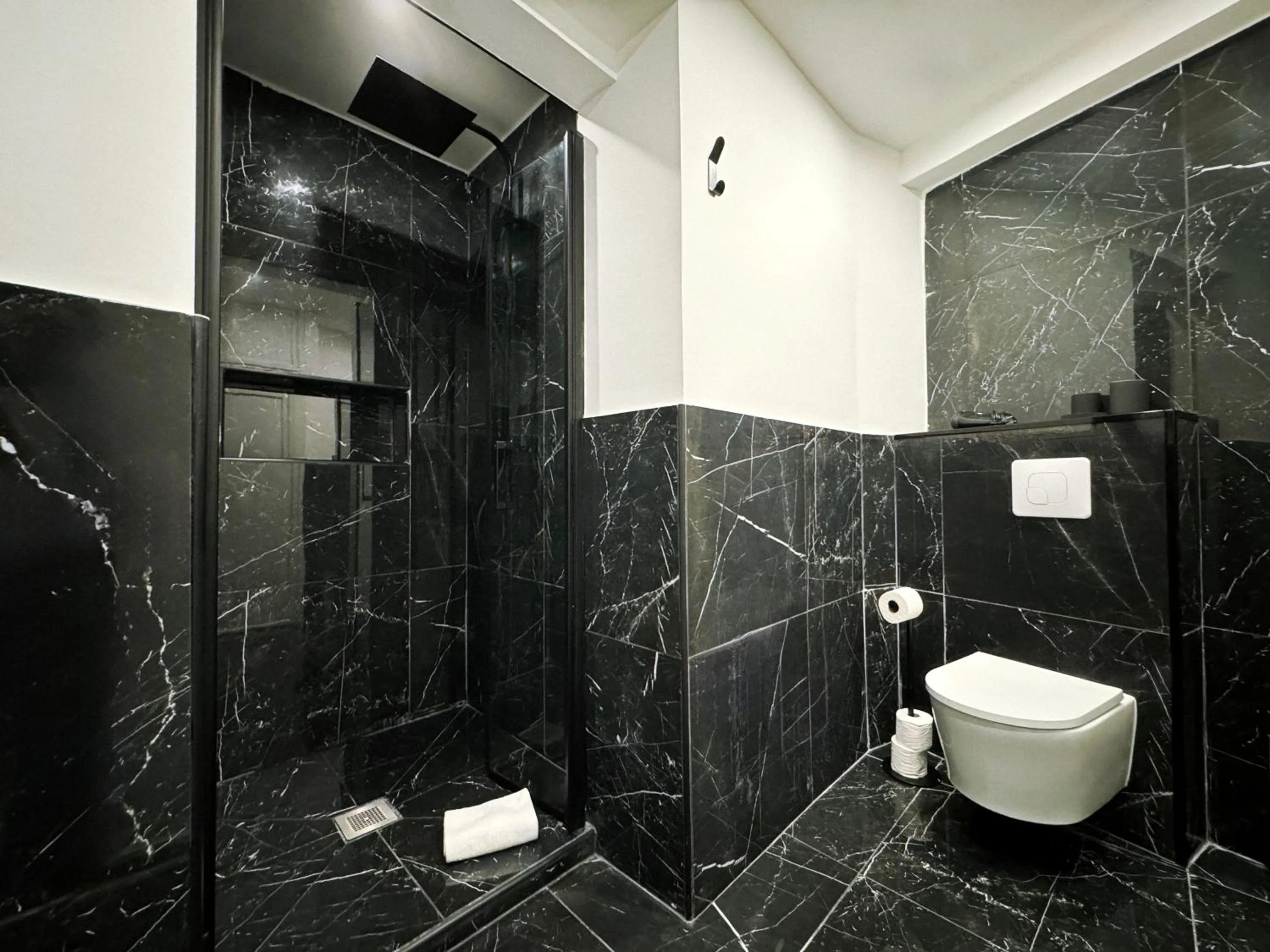 Bathroom in Mithouard Apartments