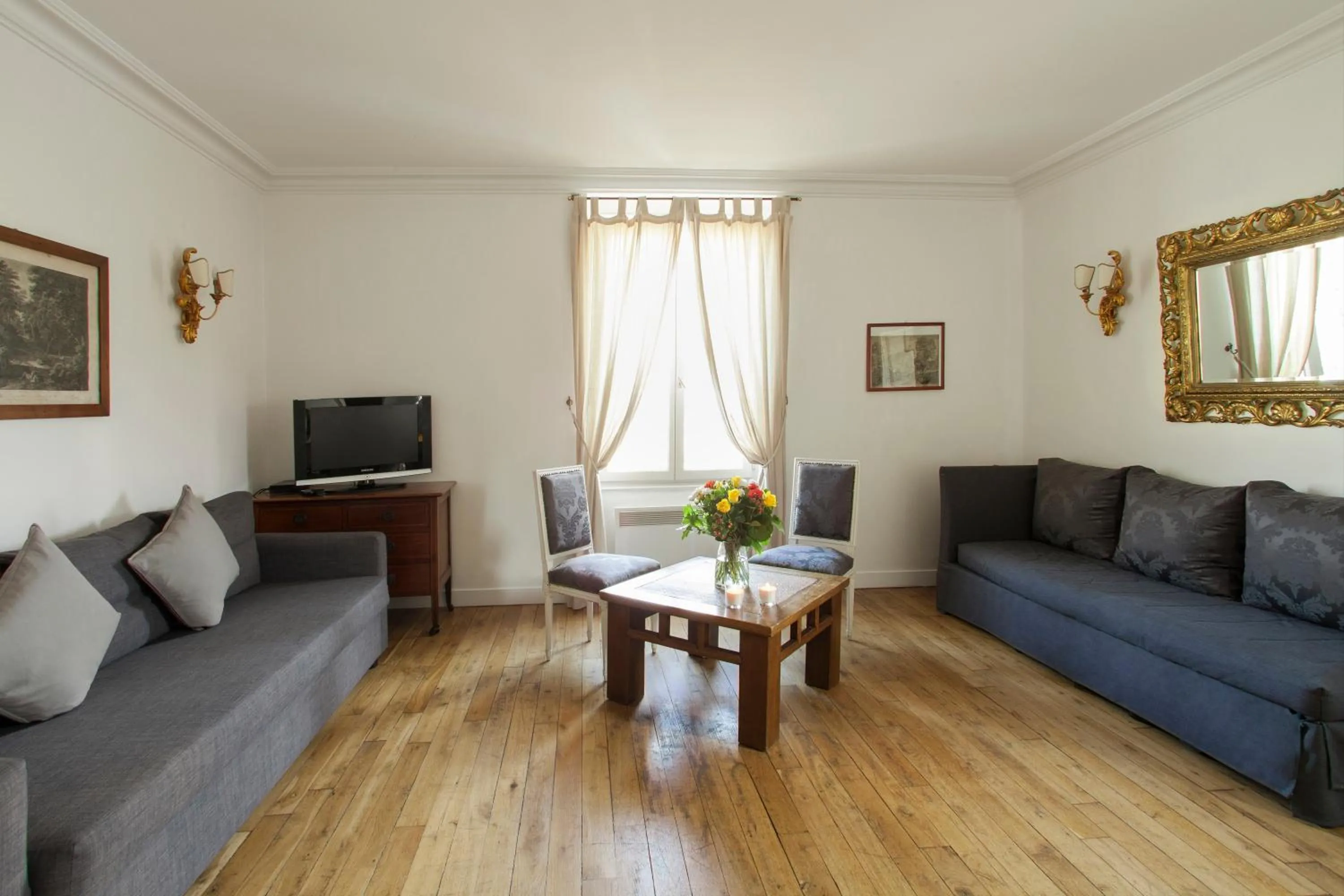 Living room in Mithouard Apartments