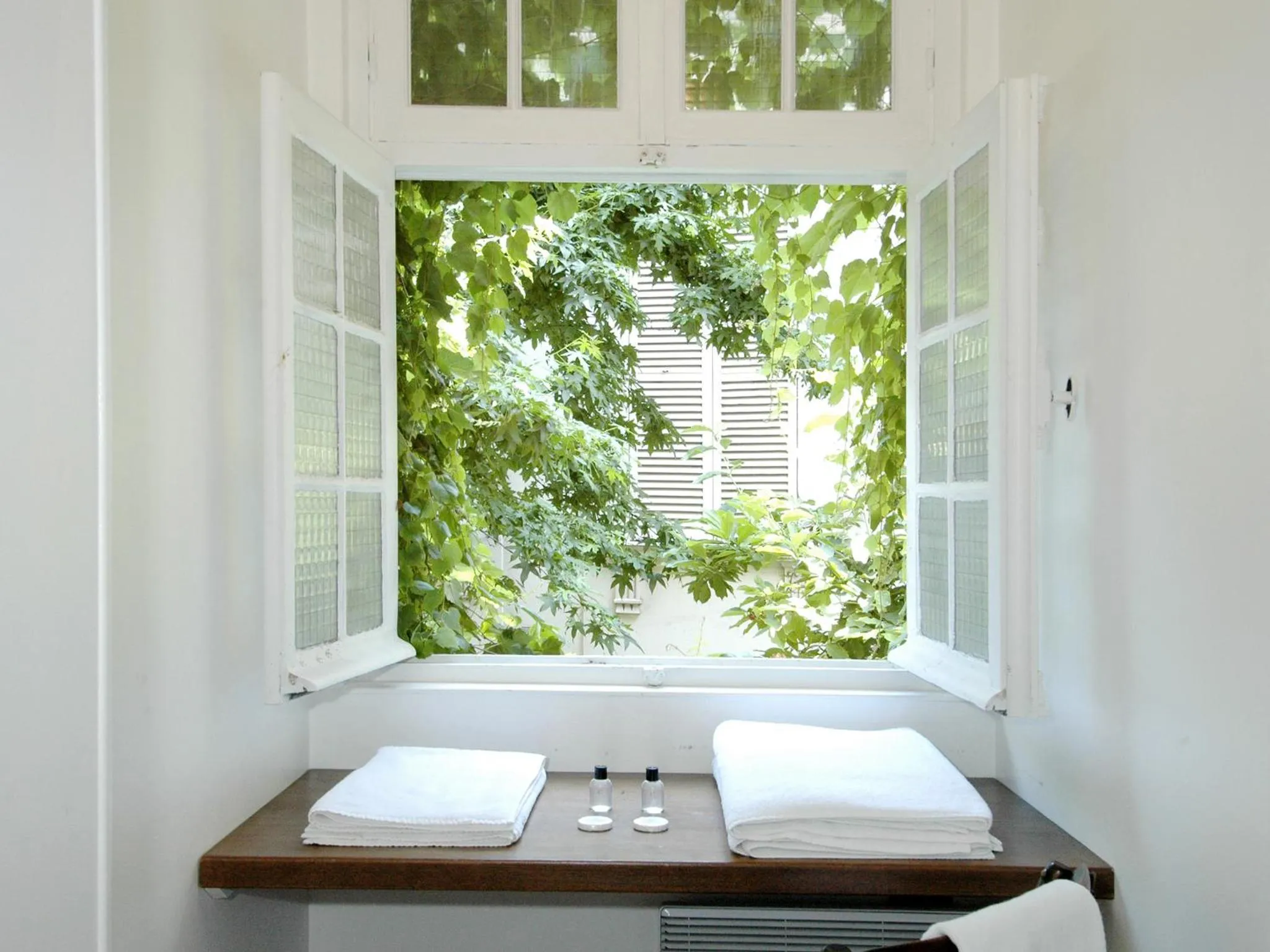 Seating area in Mithouard Apartments