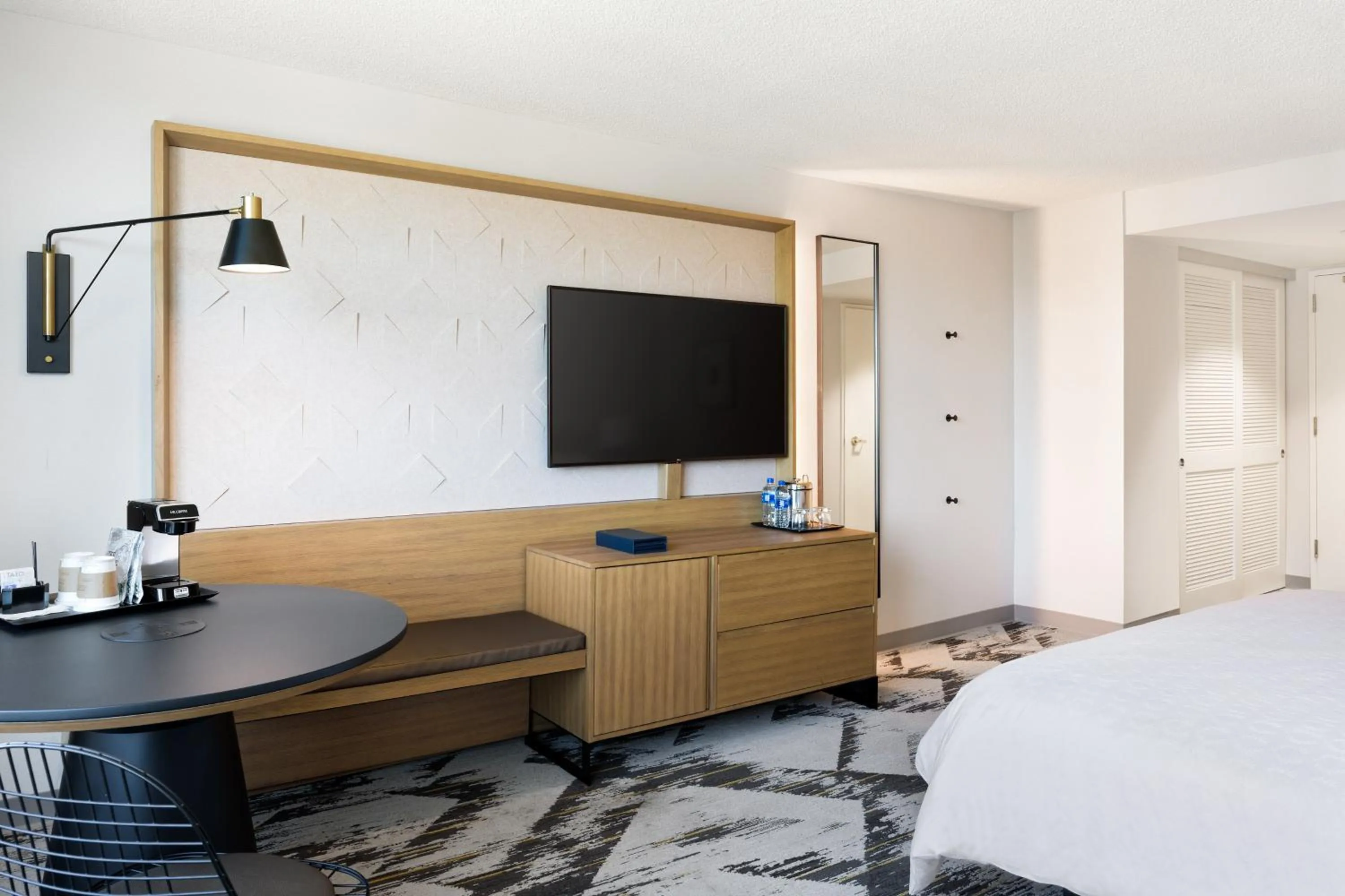 Photo of the whole room, Bed in Sheraton Cerritos