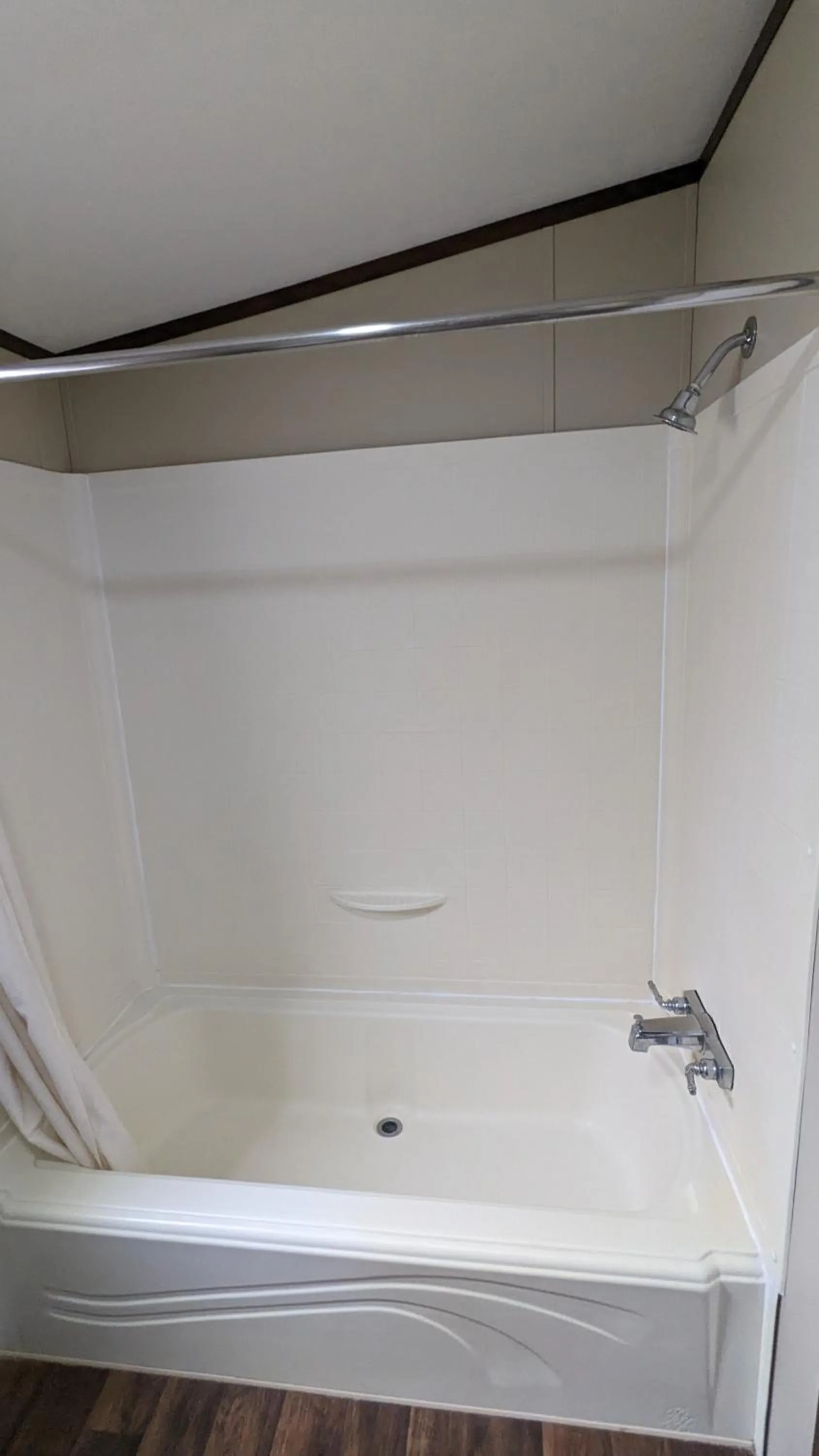 Shower in Hillcrest Inn & Suites Ozona