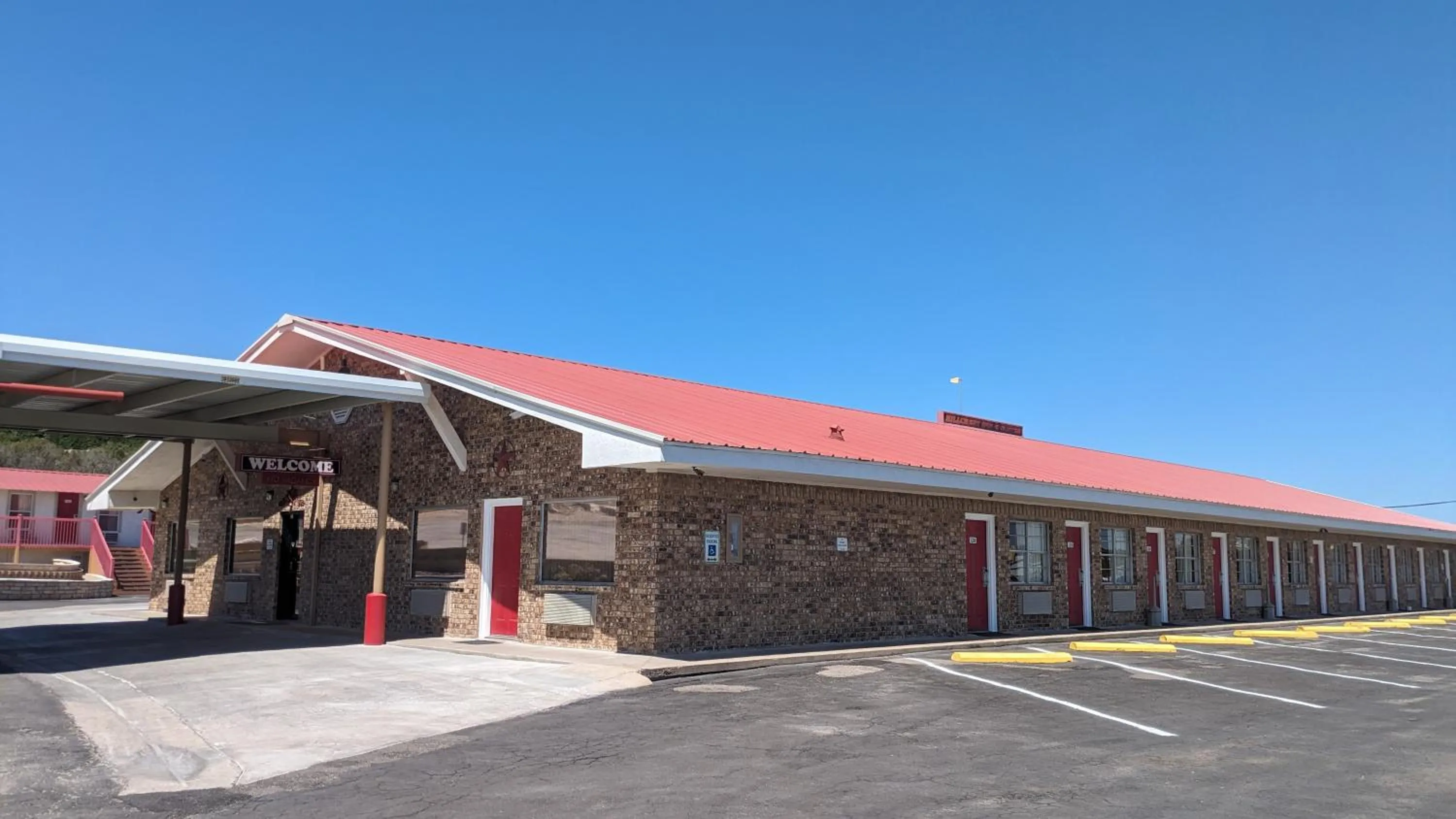 Property building in Hillcrest Inn & Suites Ozona