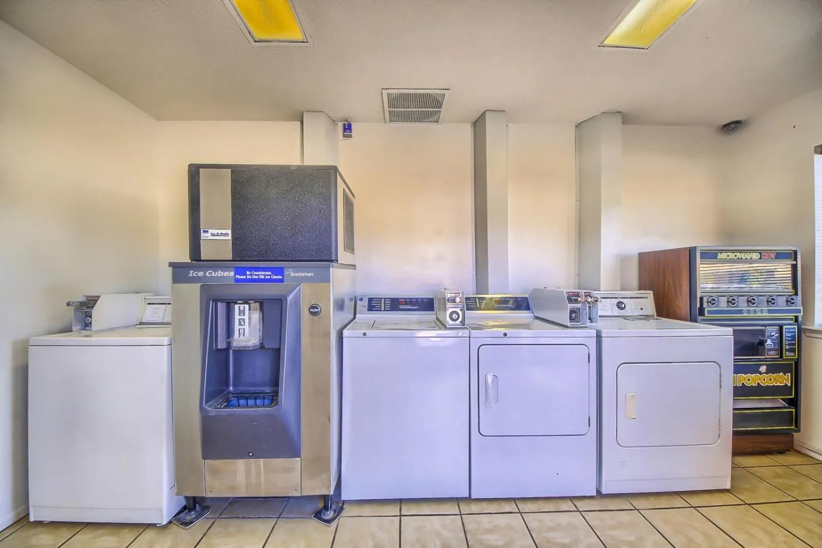 washing machine in Hillcrest Inn & Suites Ozona