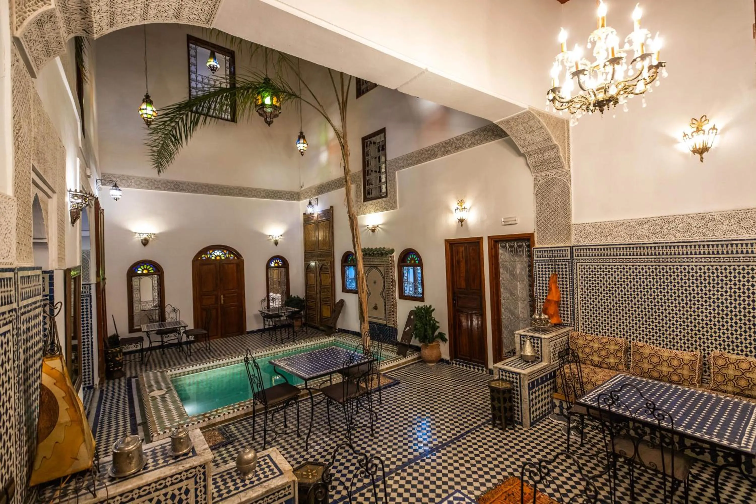 Lounge or bar in Le Cèdre D'argent