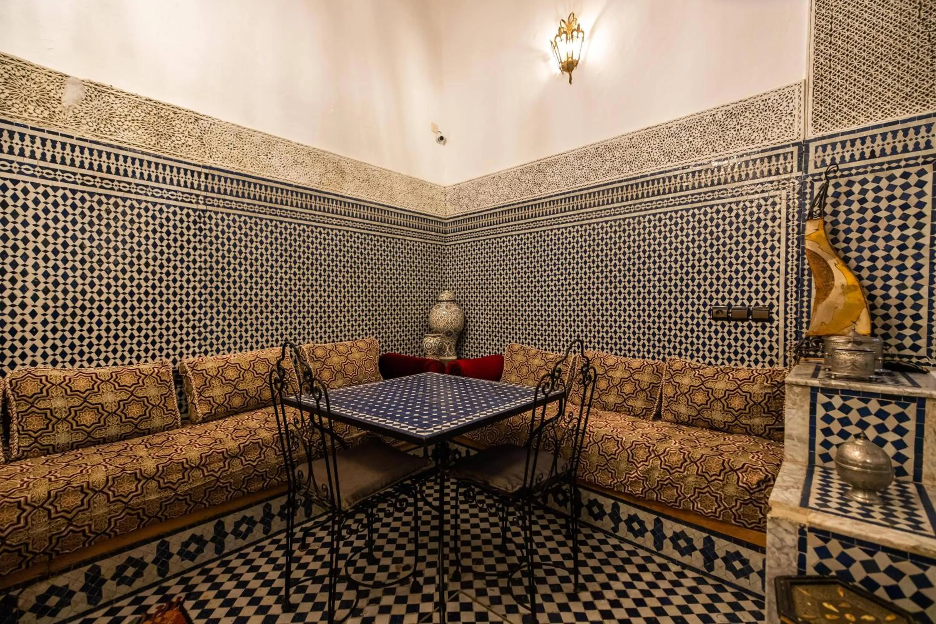 Lounge or bar in Le Cèdre D'argent