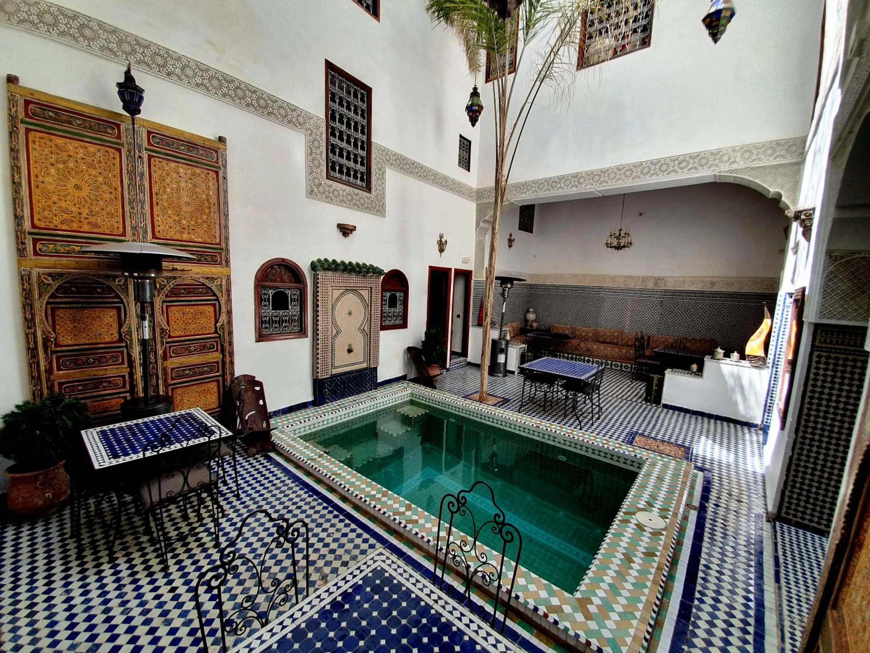 Decorative detail in Le Cèdre D'argent